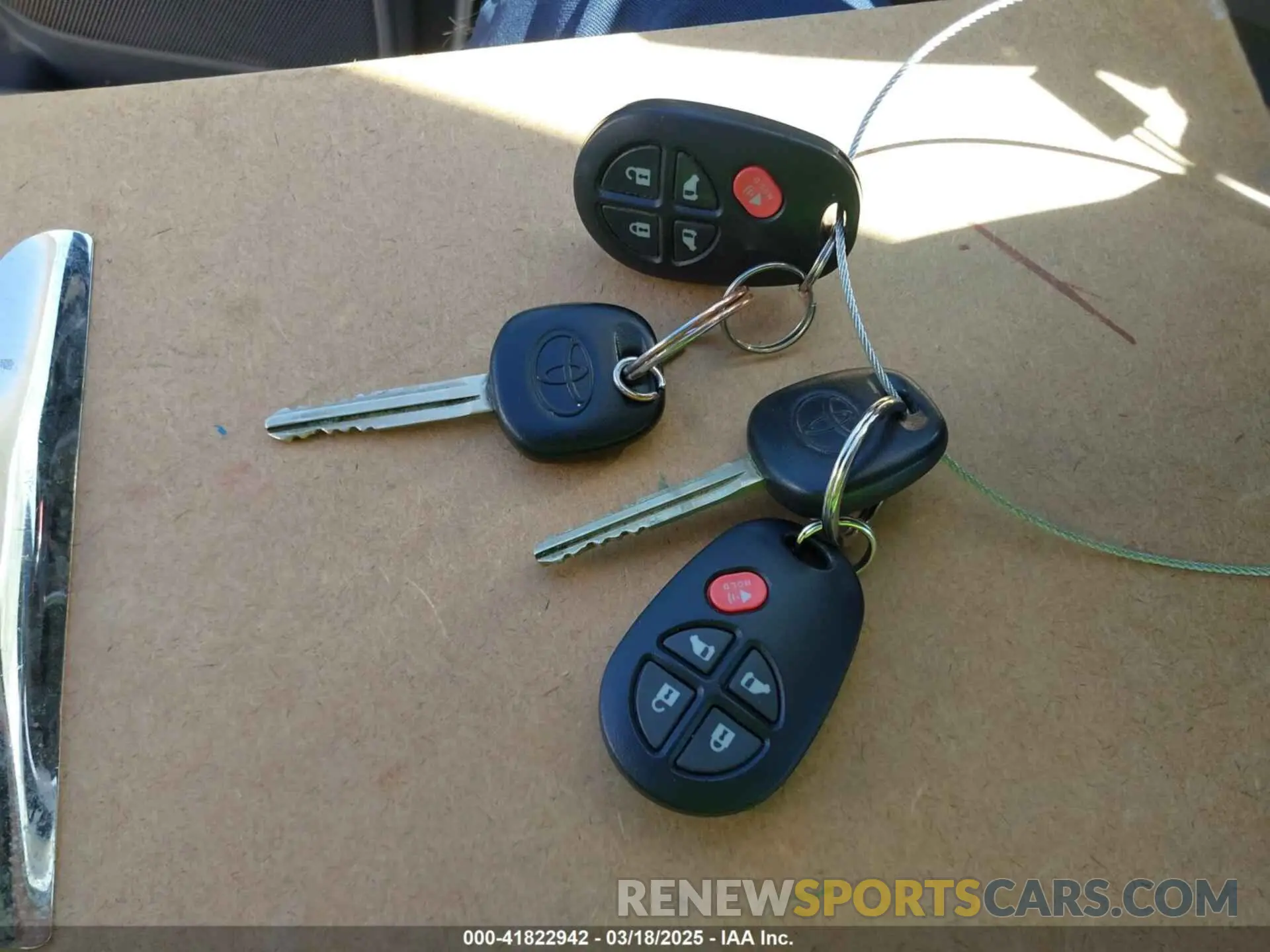 11 Photograph of a damaged car 5TDKZ3DC6KS012237 TOYOTA SIENNA 2019