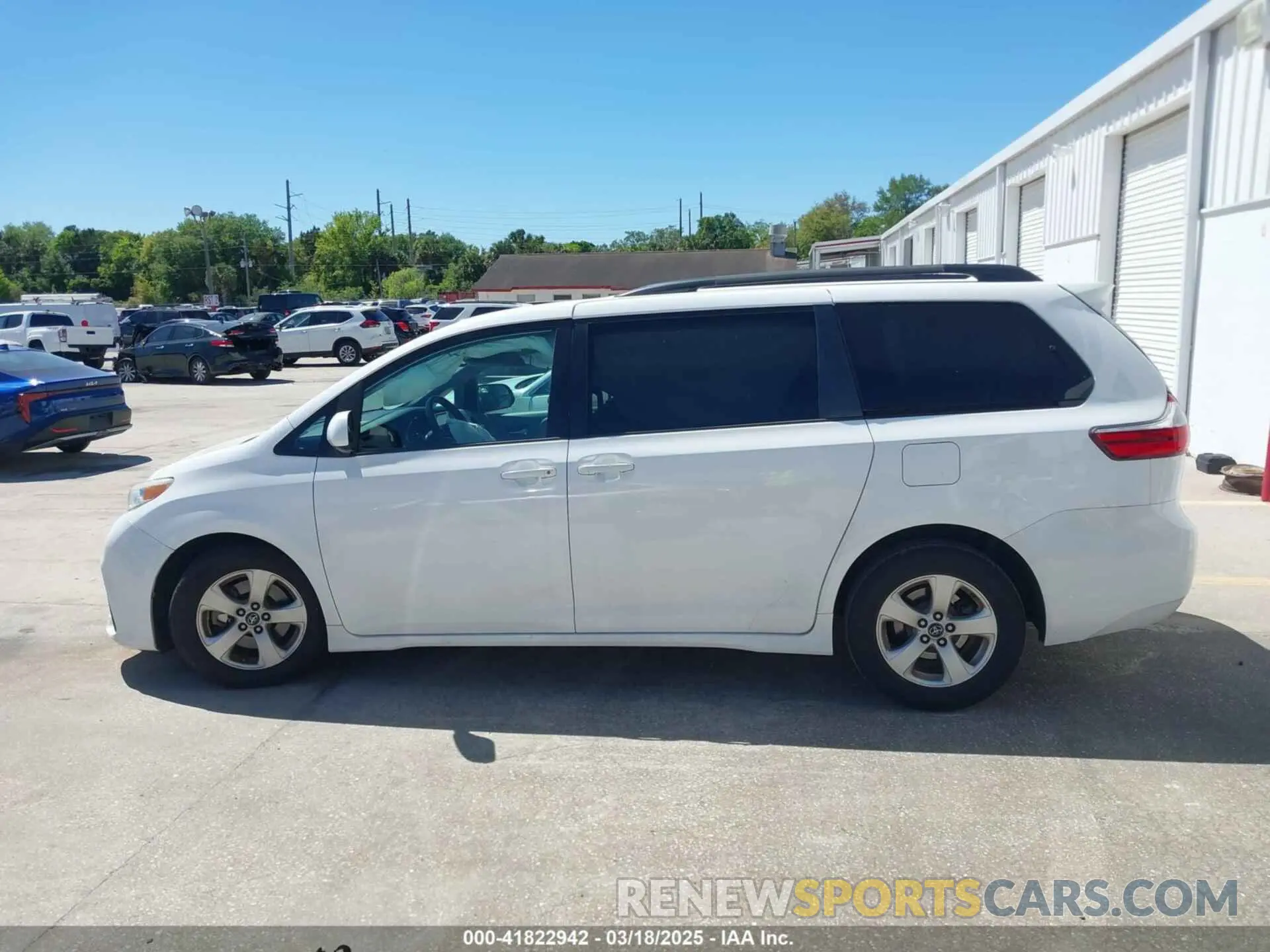 15 Photograph of a damaged car 5TDKZ3DC6KS012237 TOYOTA SIENNA 2019