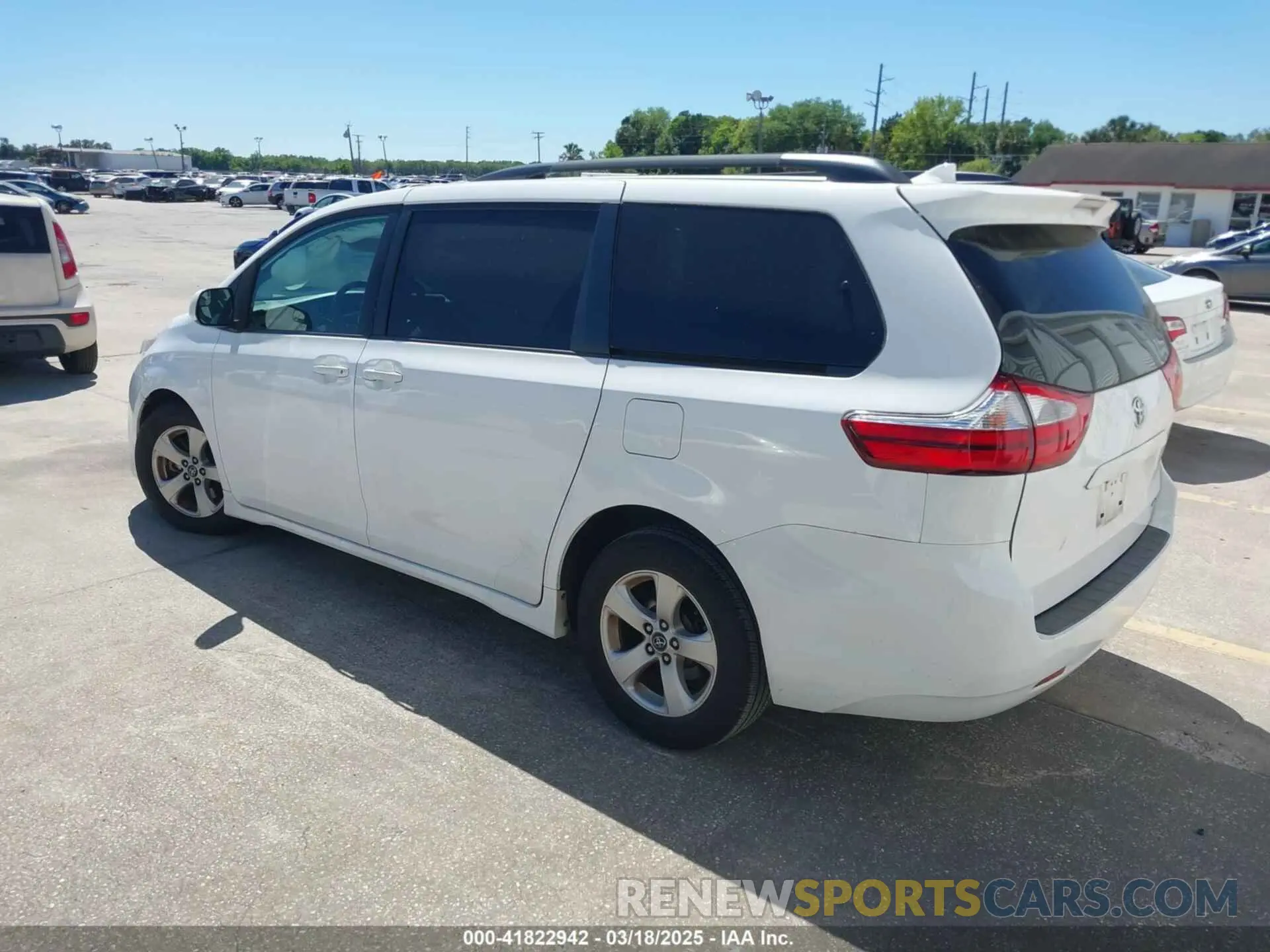 3 Photograph of a damaged car 5TDKZ3DC6KS012237 TOYOTA SIENNA 2019