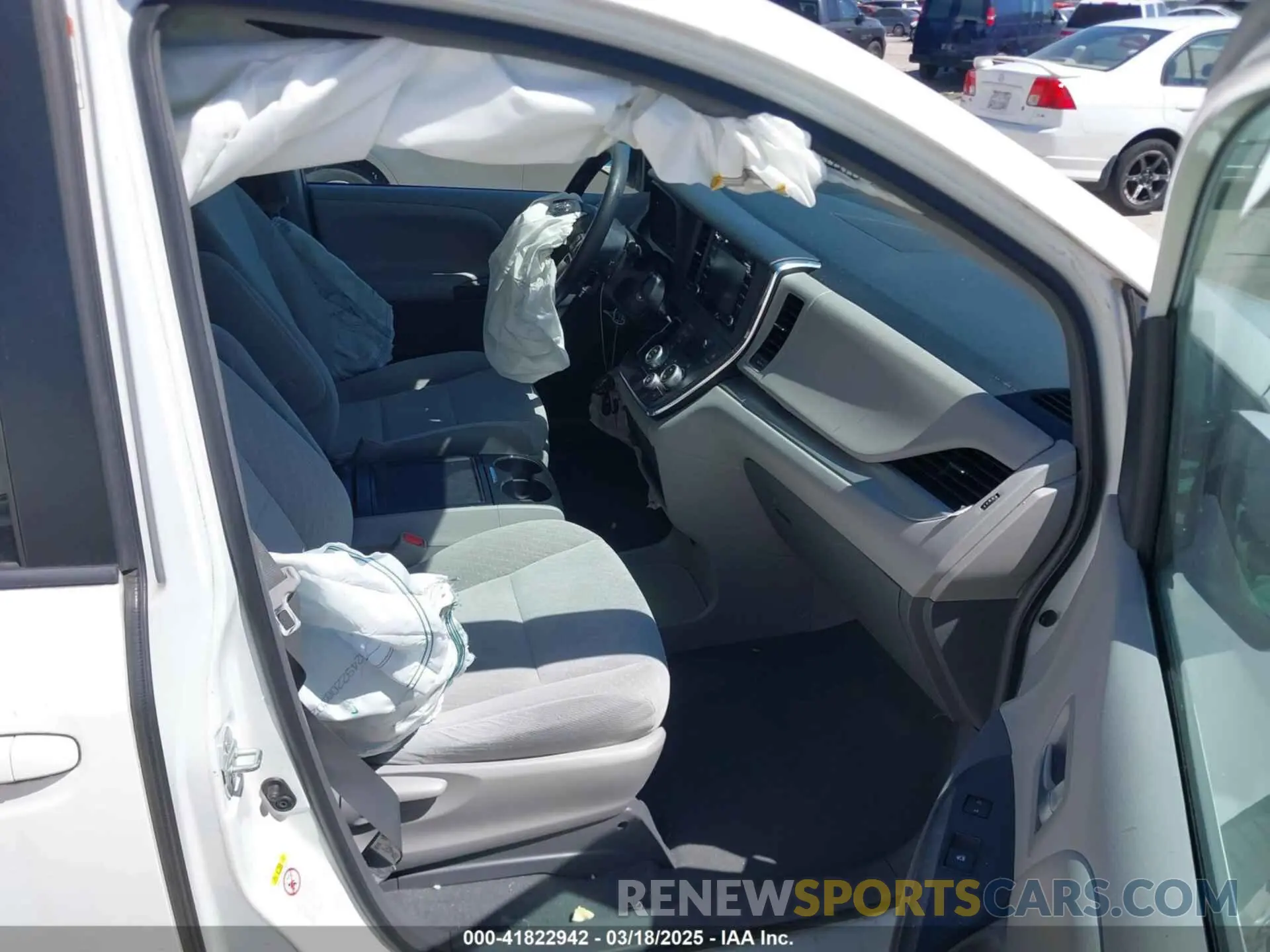 5 Photograph of a damaged car 5TDKZ3DC6KS012237 TOYOTA SIENNA 2019