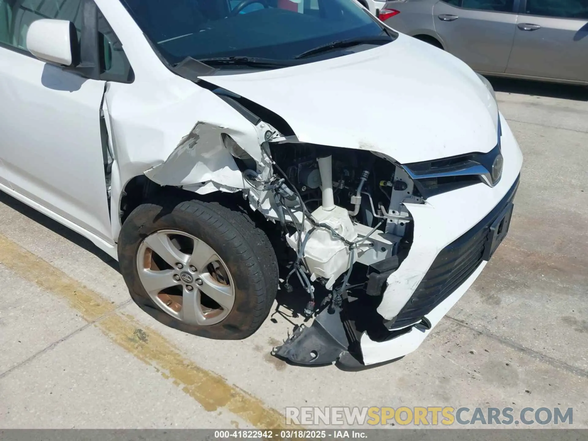 6 Photograph of a damaged car 5TDKZ3DC6KS012237 TOYOTA SIENNA 2019