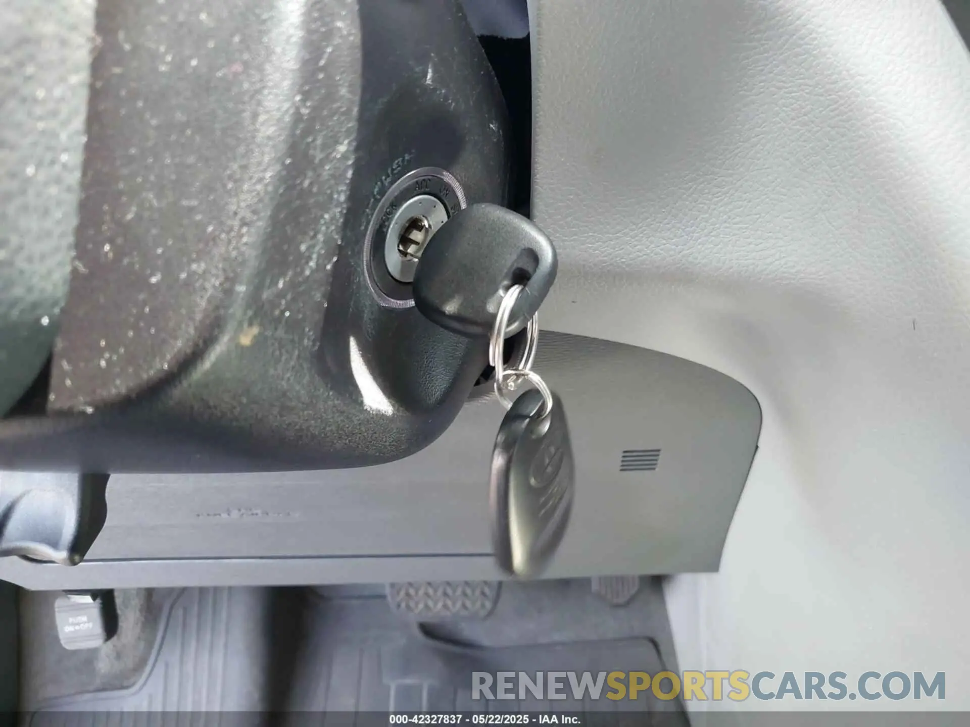 11 Photograph of a damaged car 5TDKZ3DC6KS966678 TOYOTA SIENNA 2019