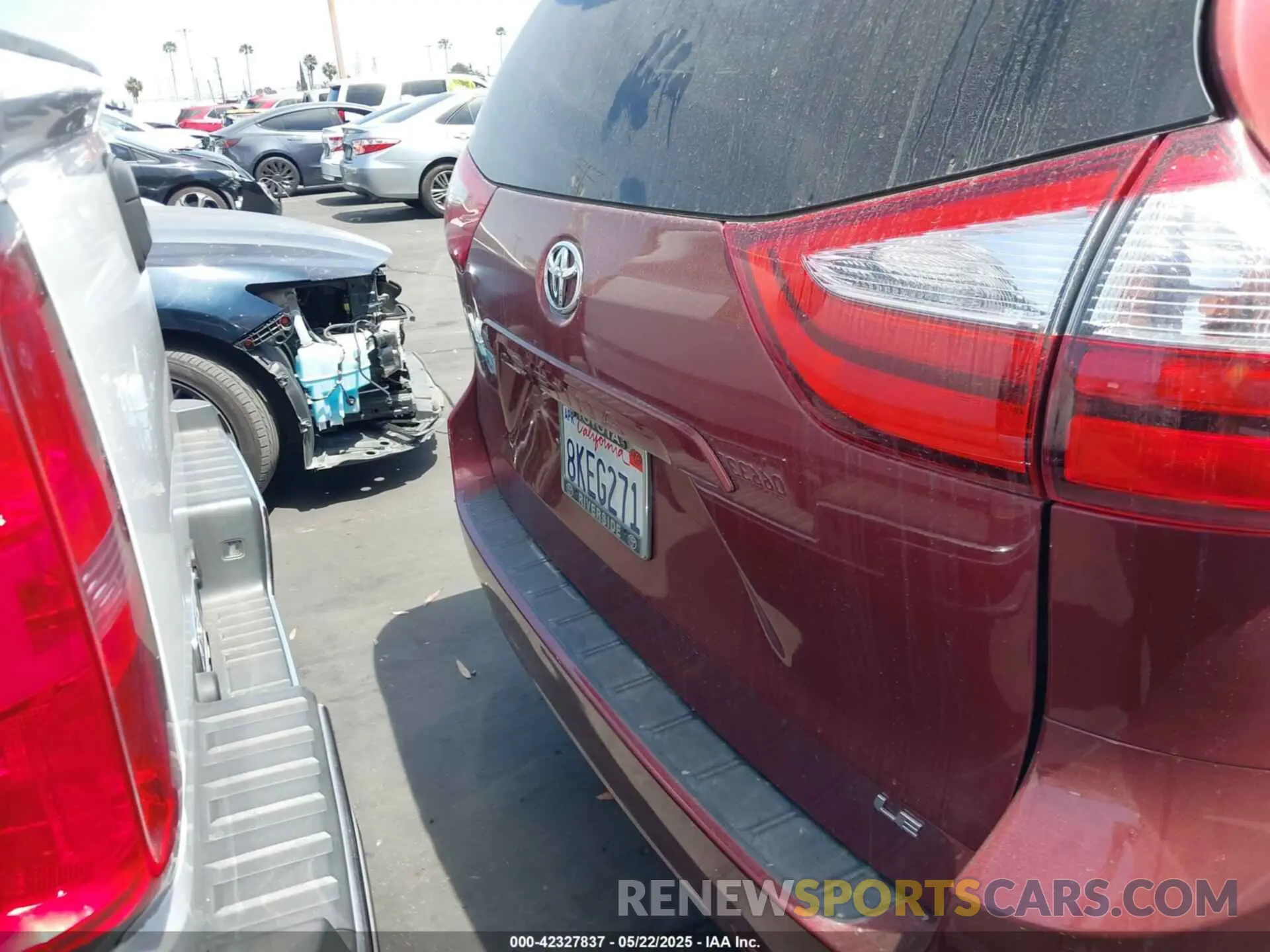16 Photograph of a damaged car 5TDKZ3DC6KS966678 TOYOTA SIENNA 2019
