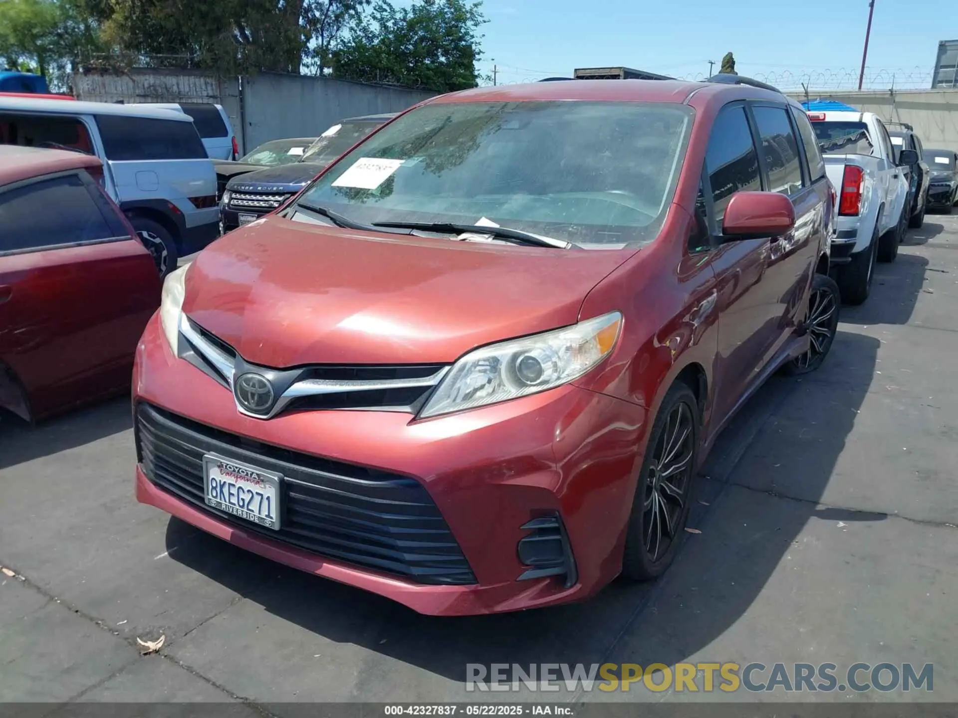 2 Photograph of a damaged car 5TDKZ3DC6KS966678 TOYOTA SIENNA 2019