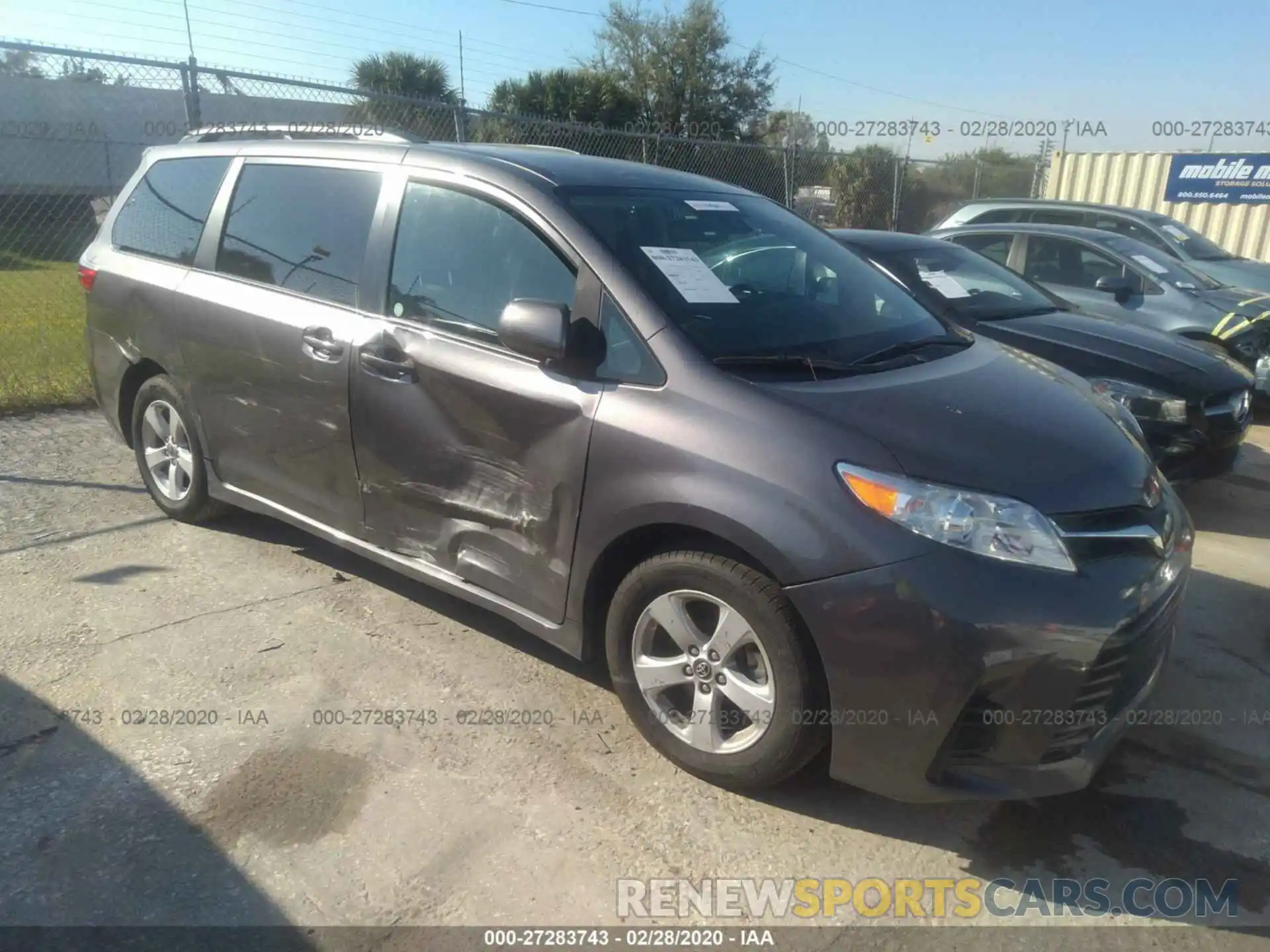 1 Photograph of a damaged car 5TDKZ3DC6KS985215 TOYOTA SIENNA 2019