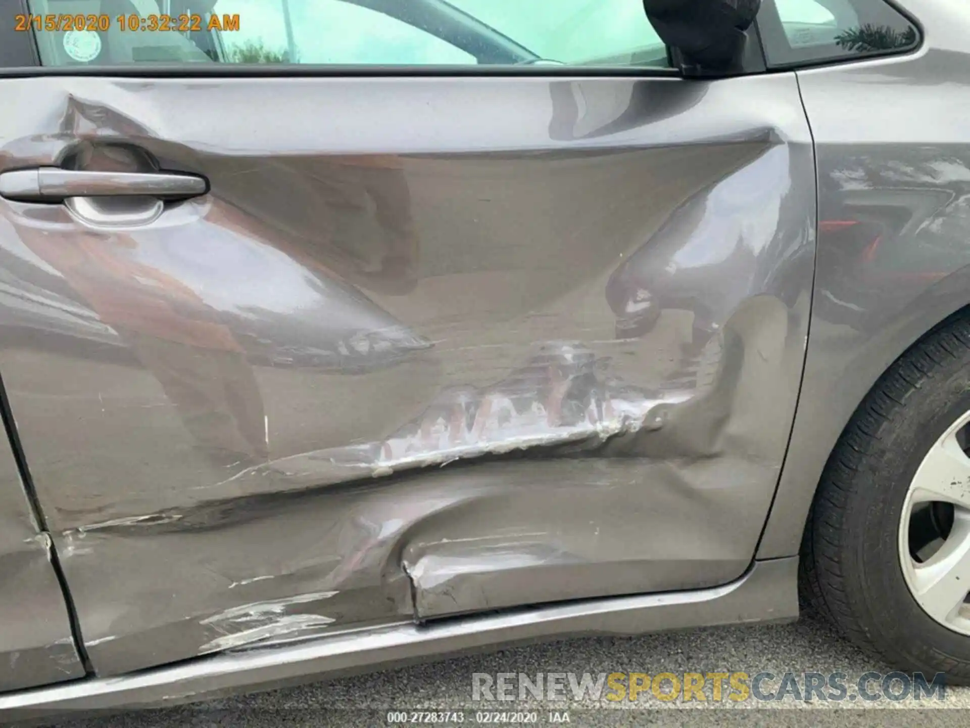 17 Photograph of a damaged car 5TDKZ3DC6KS985215 TOYOTA SIENNA 2019