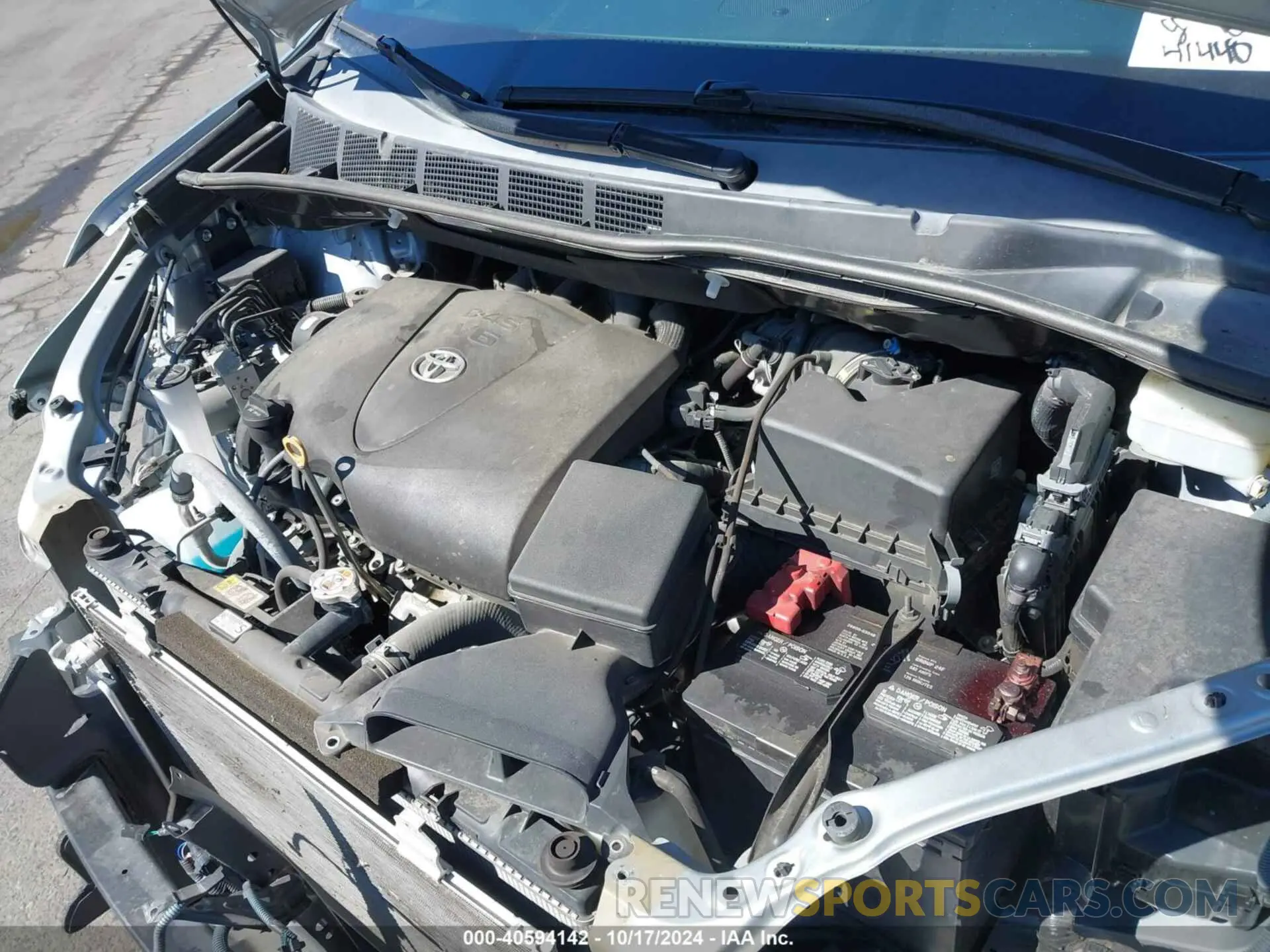 10 Photograph of a damaged car 5TDKZ3DC6KS989605 TOYOTA SIENNA 2019