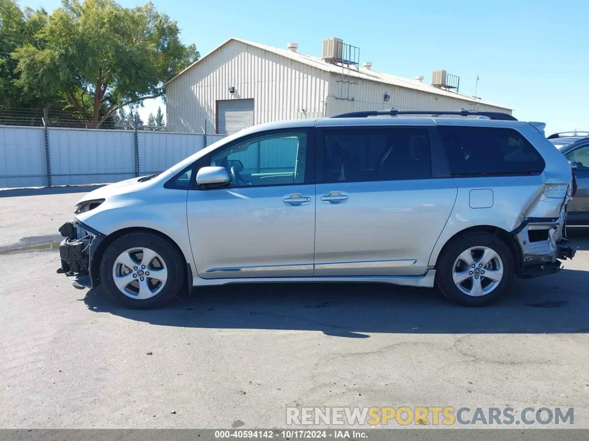 15 Photograph of a damaged car 5TDKZ3DC6KS989605 TOYOTA SIENNA 2019