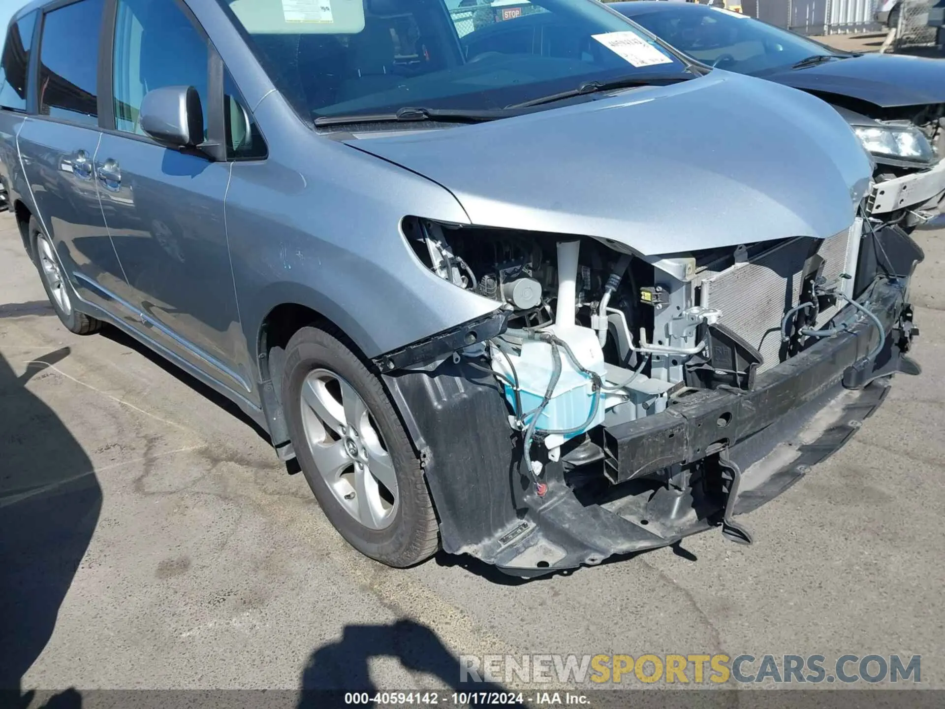 19 Photograph of a damaged car 5TDKZ3DC6KS989605 TOYOTA SIENNA 2019