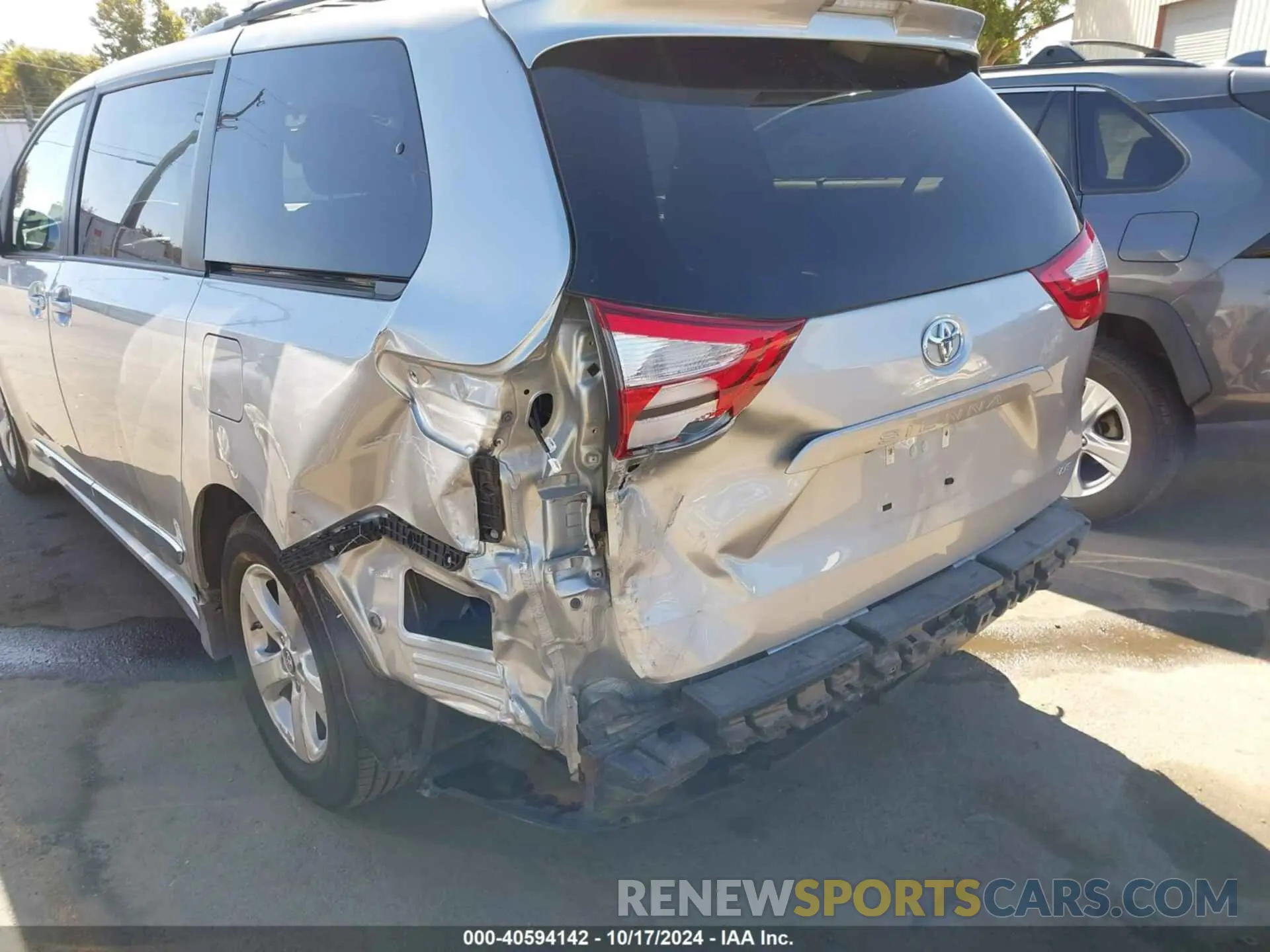 6 Photograph of a damaged car 5TDKZ3DC6KS989605 TOYOTA SIENNA 2019