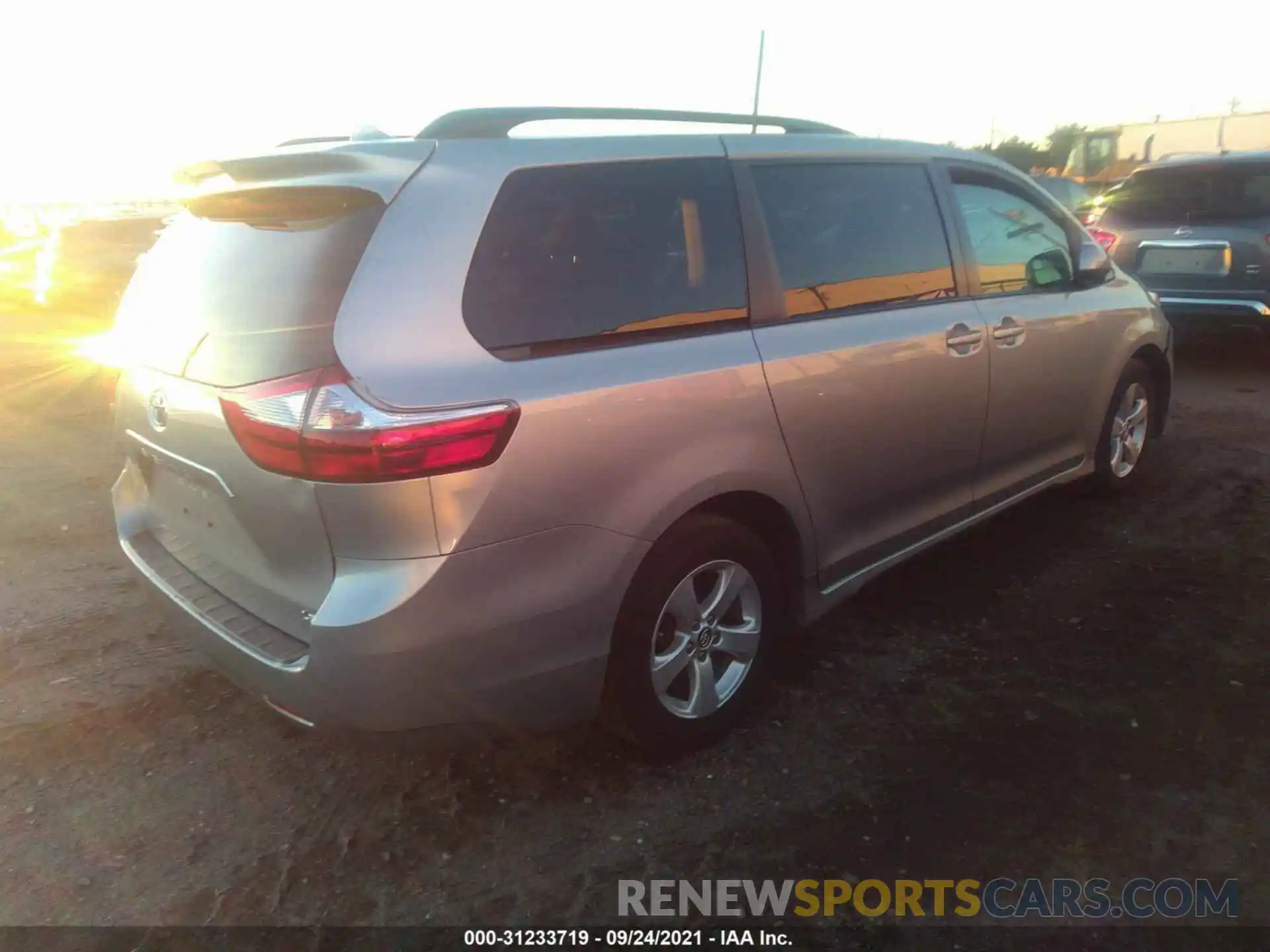 4 Photograph of a damaged car 5TDKZ3DC7KS018046 TOYOTA SIENNA 2019