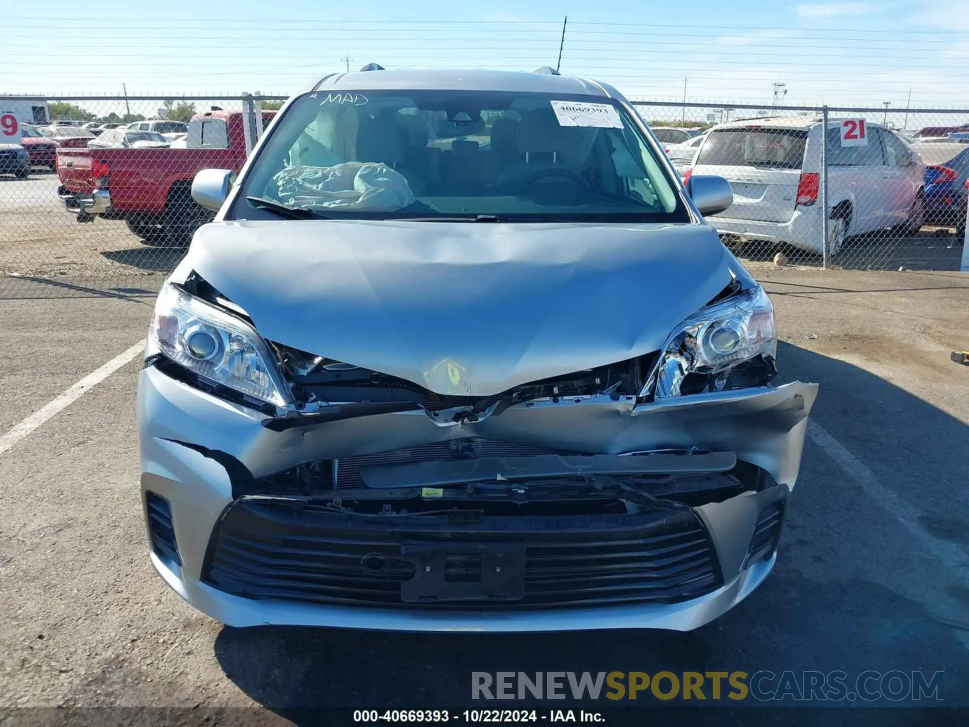 12 Photograph of a damaged car 5TDKZ3DC8KS016144 TOYOTA SIENNA 2019