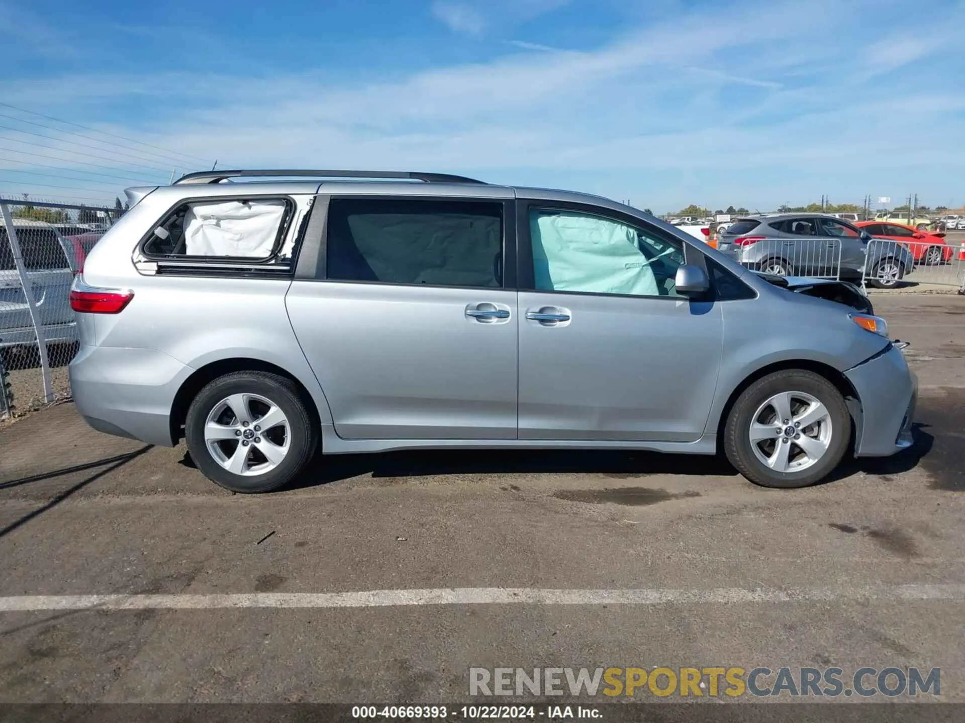 13 Photograph of a damaged car 5TDKZ3DC8KS016144 TOYOTA SIENNA 2019