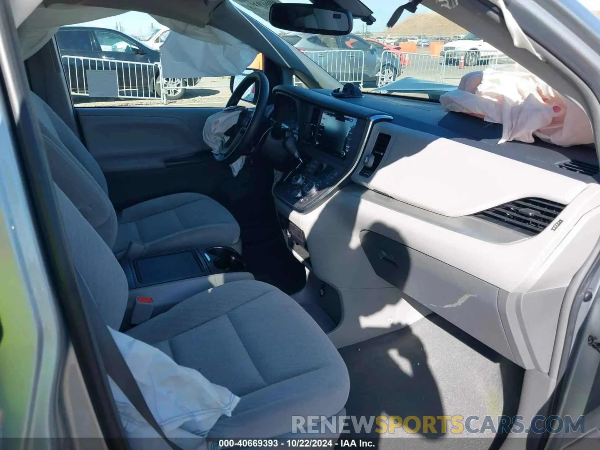 5 Photograph of a damaged car 5TDKZ3DC8KS016144 TOYOTA SIENNA 2019