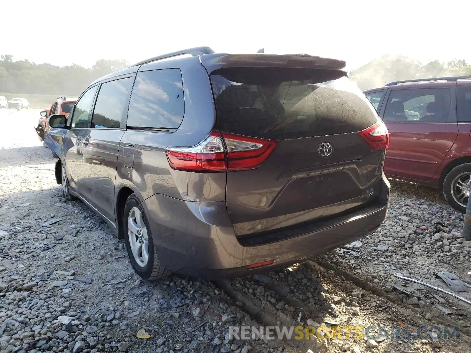 3 Photograph of a damaged car 5TDKZ3DC8KS968156 TOYOTA SIENNA 2019