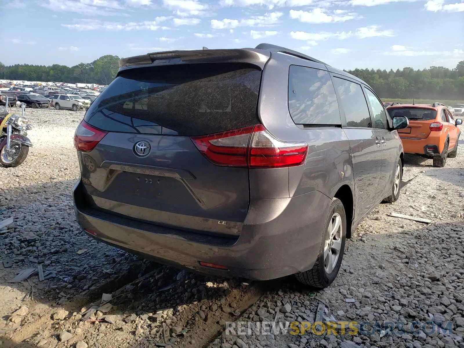4 Photograph of a damaged car 5TDKZ3DC8KS968156 TOYOTA SIENNA 2019