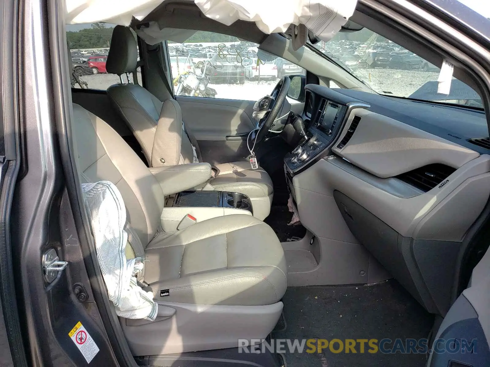 5 Photograph of a damaged car 5TDKZ3DC8KS968156 TOYOTA SIENNA 2019