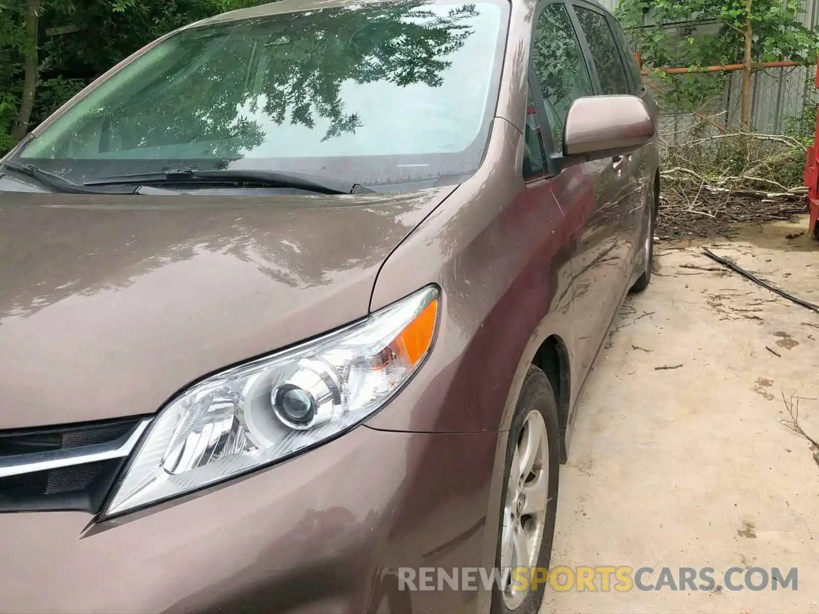 2 Photograph of a damaged car 5TDKZ3DC8KS984387 TOYOTA SIENNA 2019