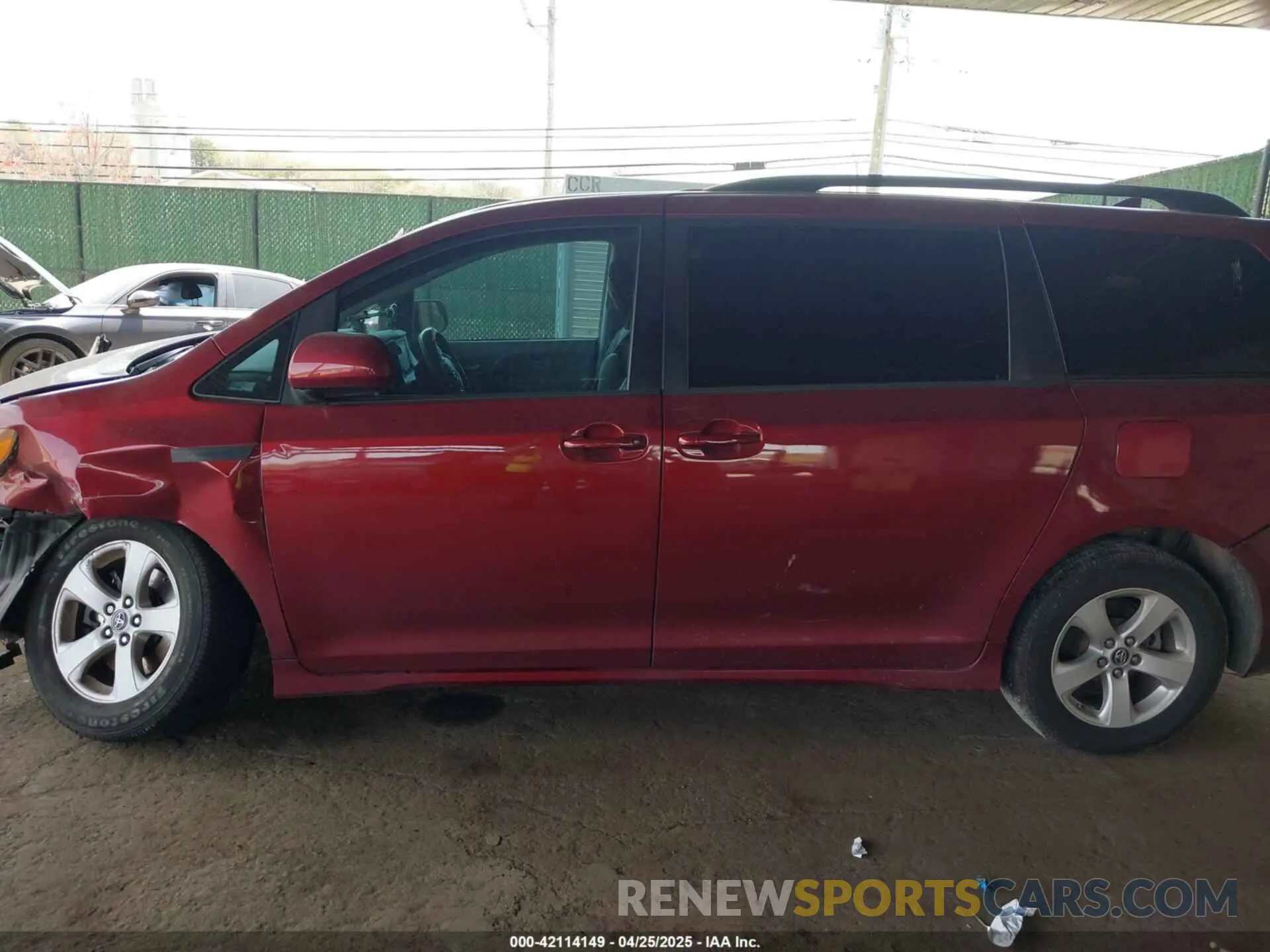 14 Photograph of a damaged car 5TDKZ3DC8KS988357 TOYOTA SIENNA 2019