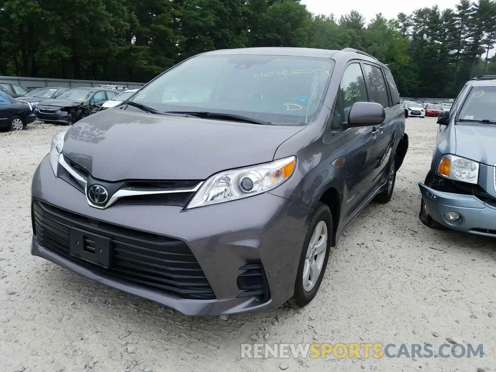 2 Photograph of a damaged car 5TDKZ3DC9KS012832 TOYOTA SIENNA 2019