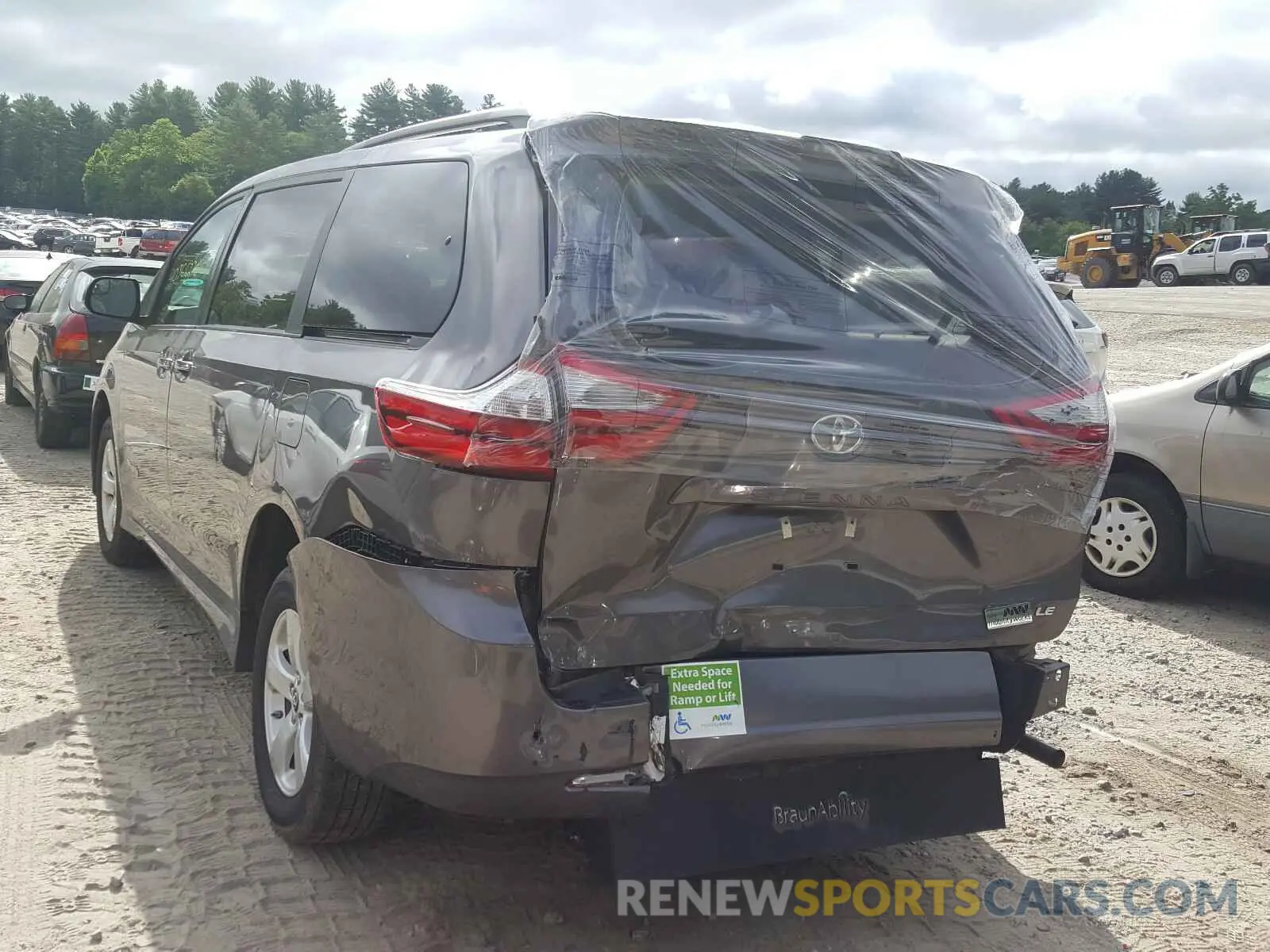 3 Photograph of a damaged car 5TDKZ3DC9KS012832 TOYOTA SIENNA 2019
