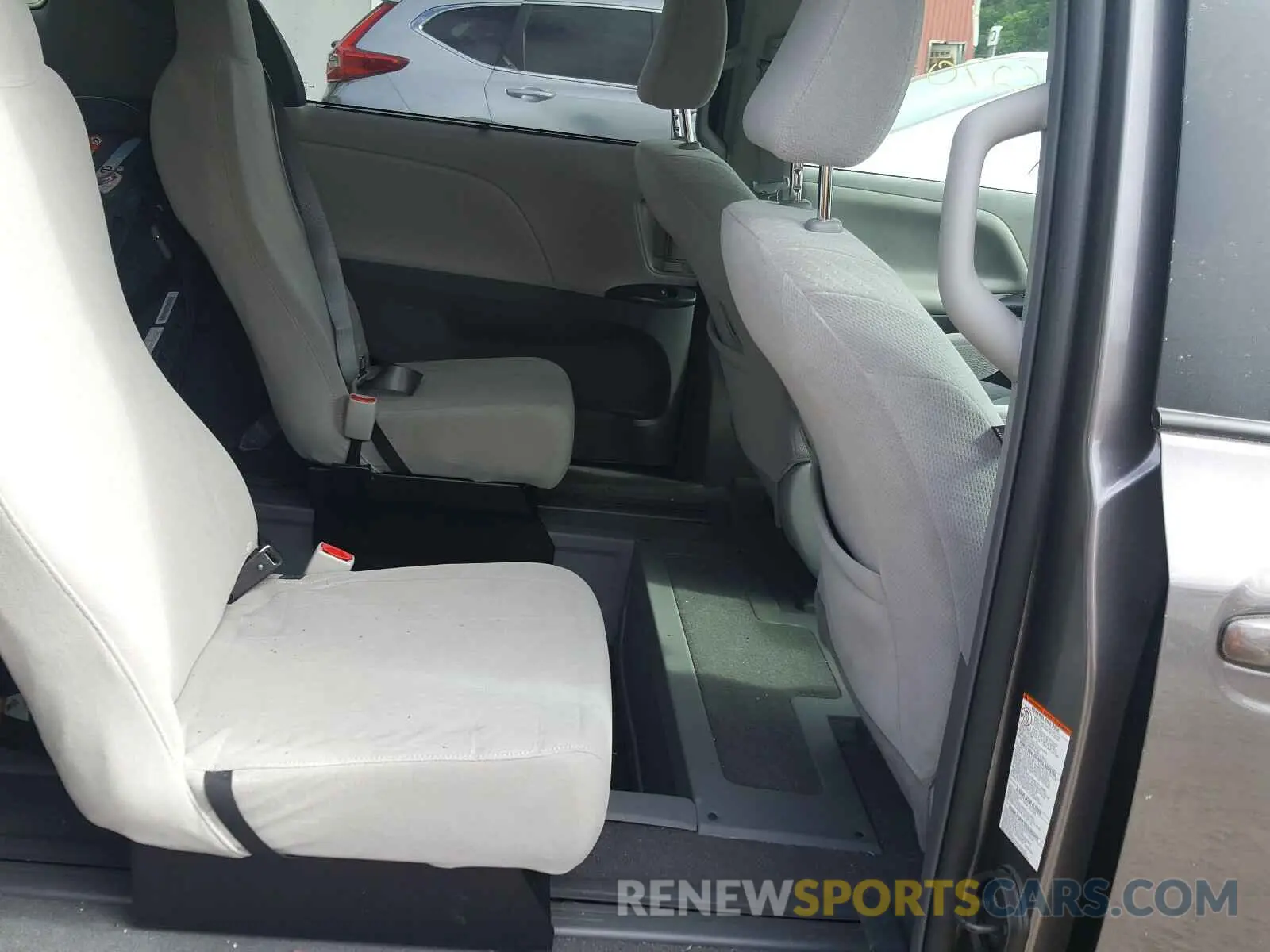 6 Photograph of a damaged car 5TDKZ3DC9KS012832 TOYOTA SIENNA 2019