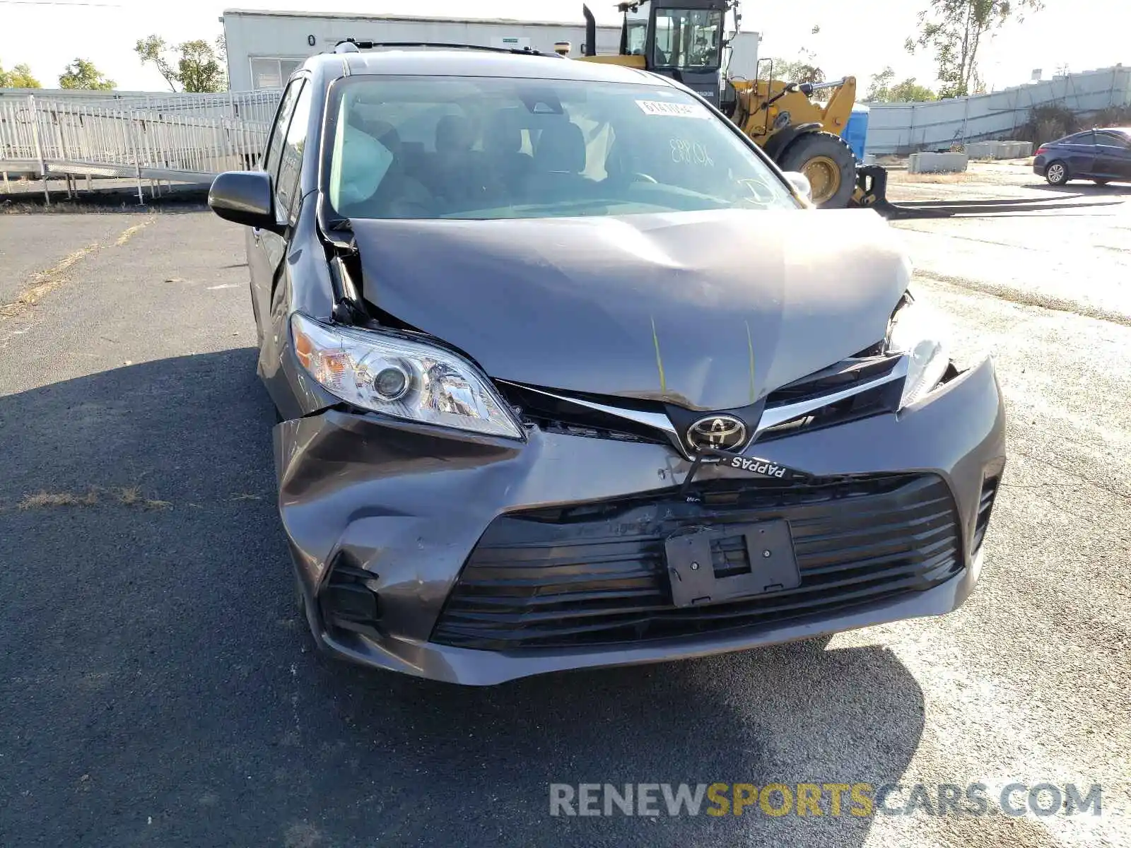 9 Photograph of a damaged car 5TDKZ3DC9KS967100 TOYOTA SIENNA 2019