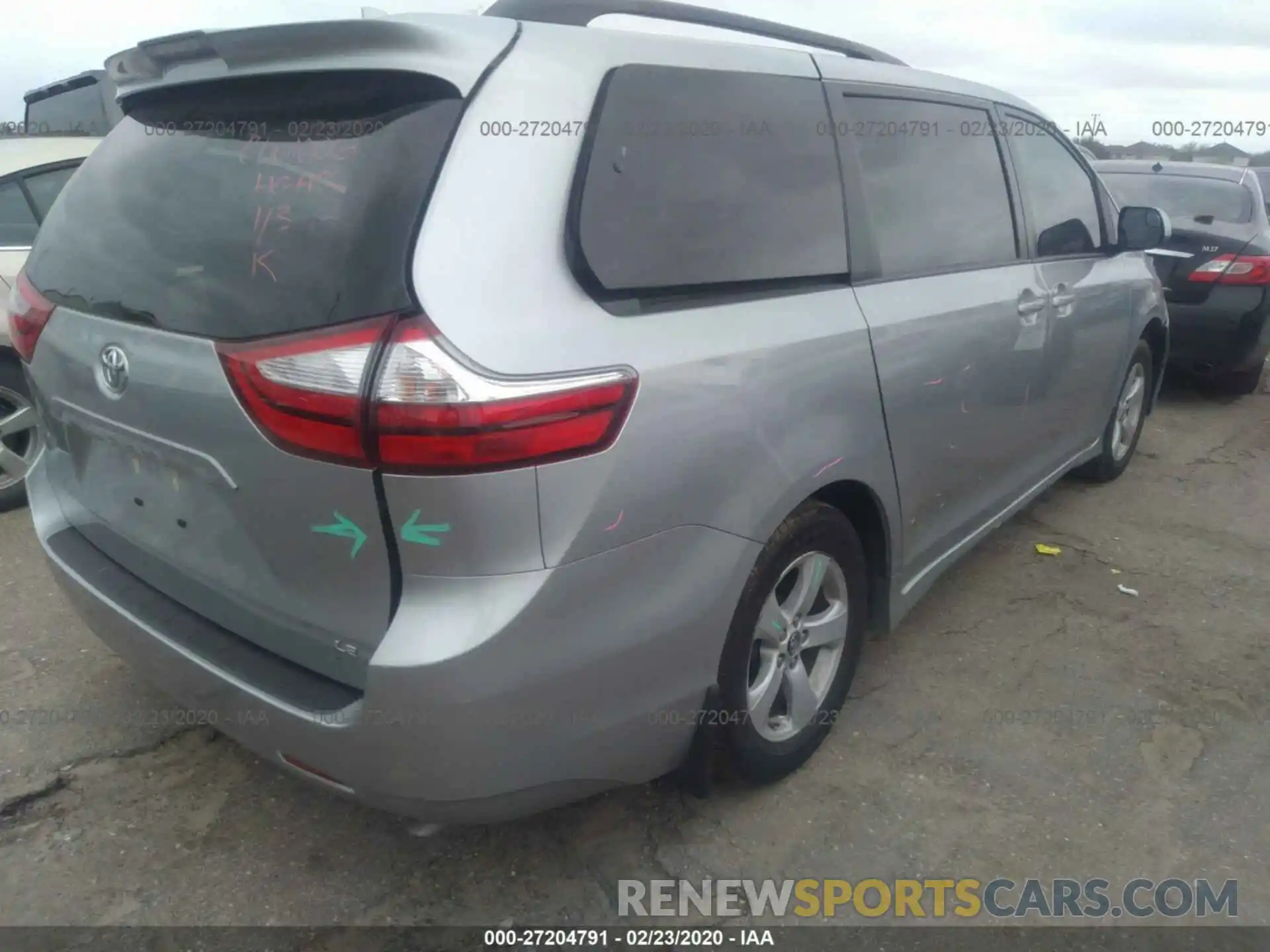 4 Photograph of a damaged car 5TDKZ3DC9KS977304 TOYOTA SIENNA 2019