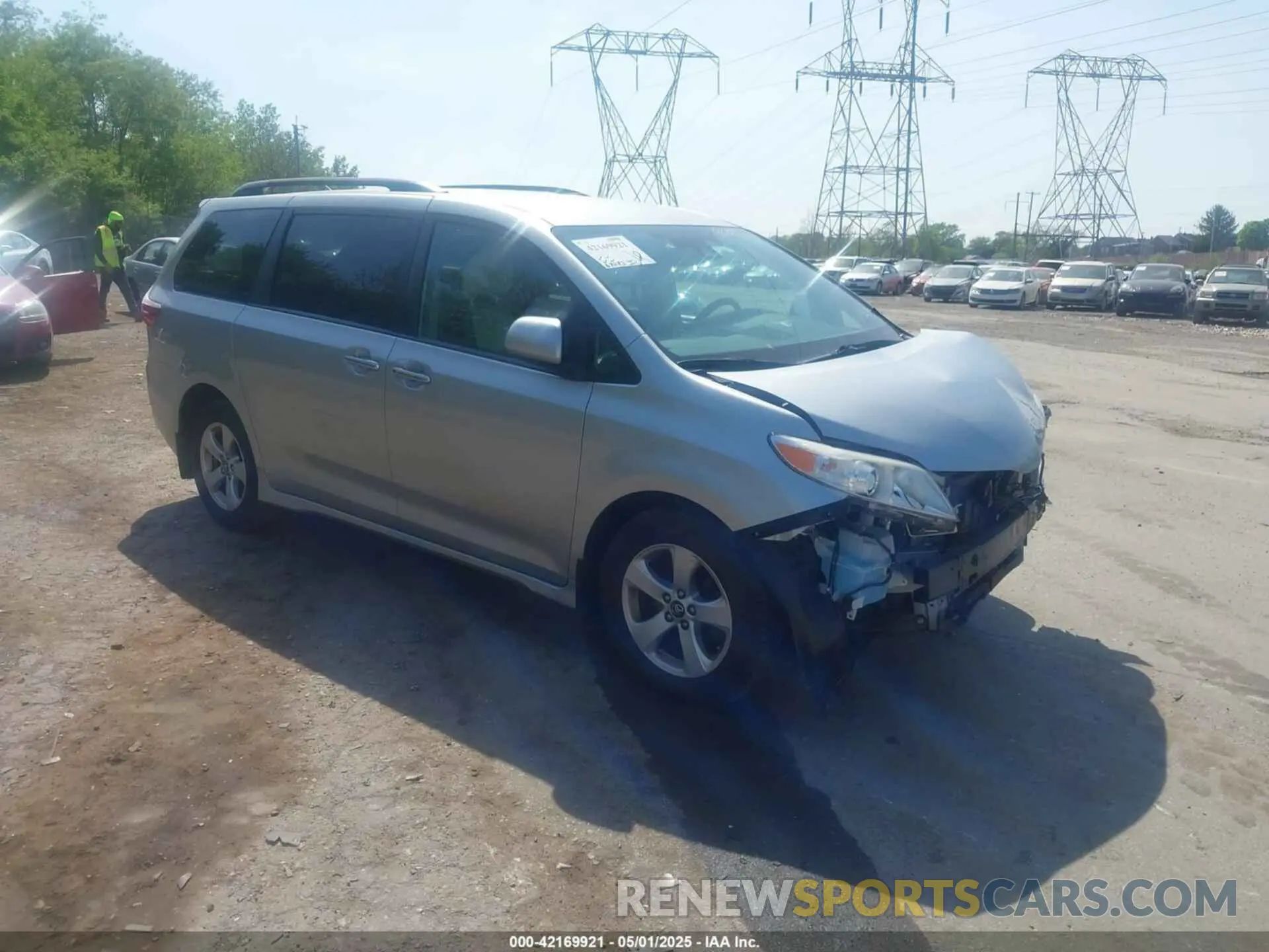 1 Photograph of a damaged car 5TDKZ3DC9KS981398 TOYOTA SIENNA 2019