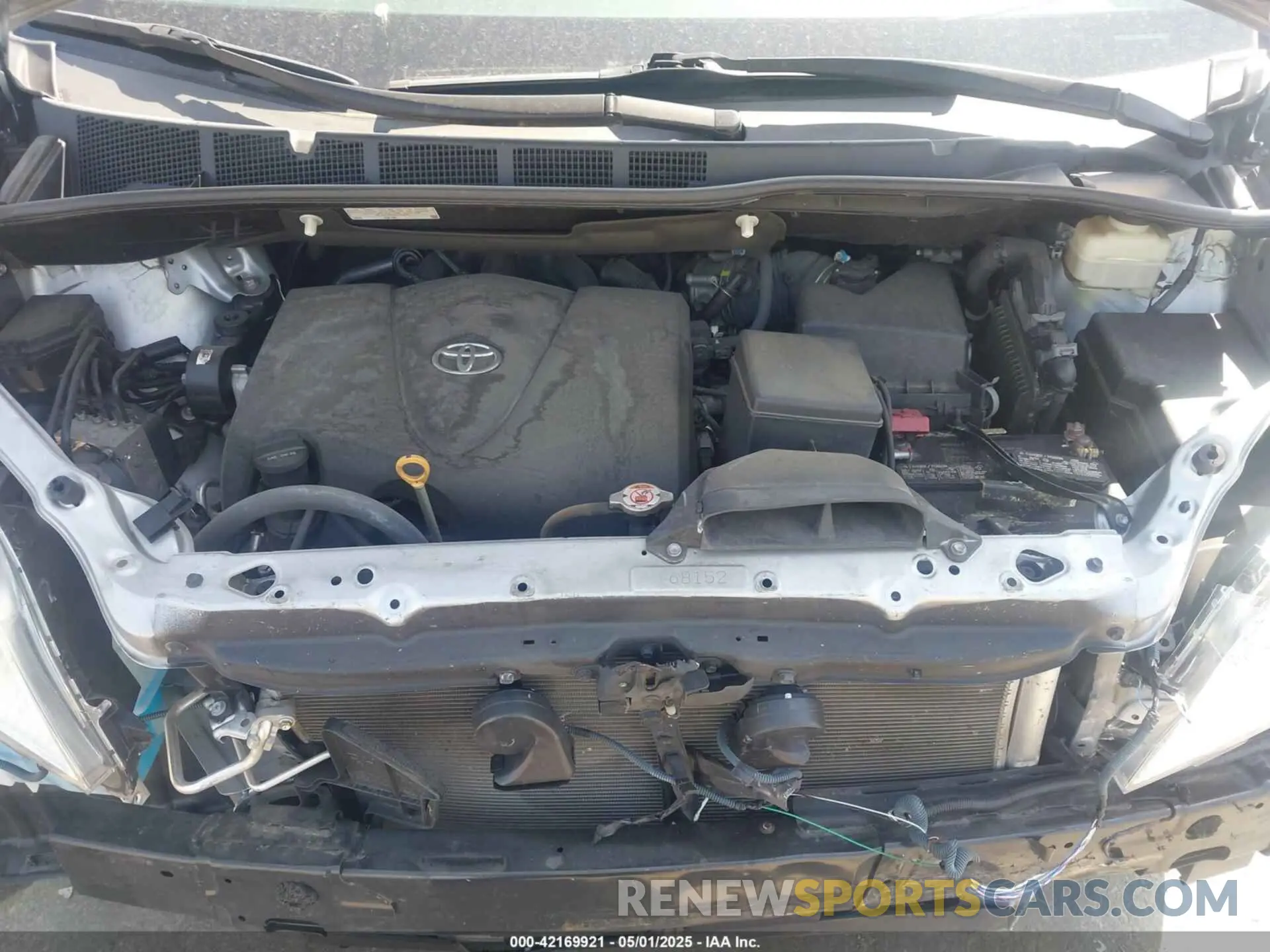 10 Photograph of a damaged car 5TDKZ3DC9KS981398 TOYOTA SIENNA 2019