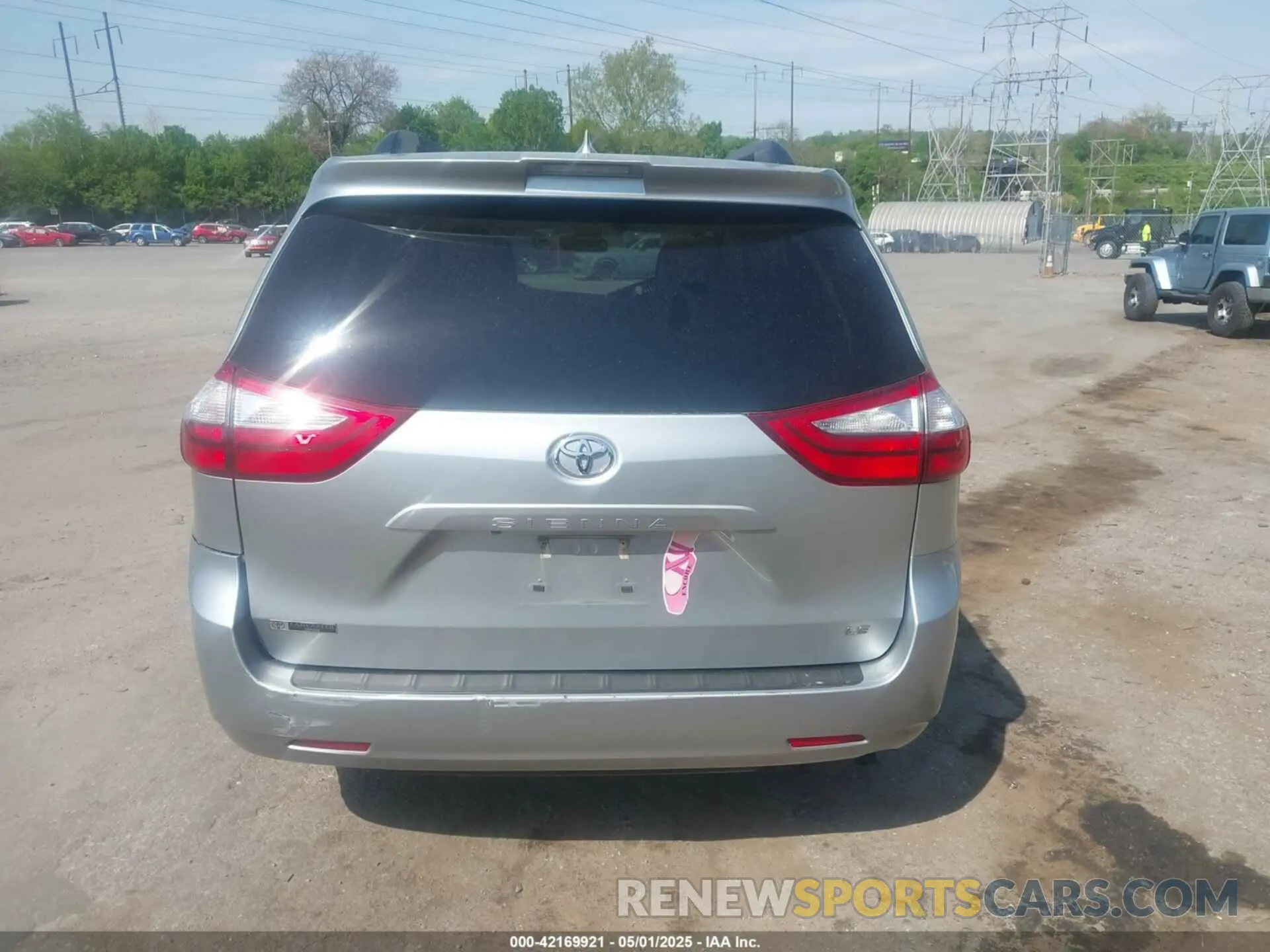 16 Photograph of a damaged car 5TDKZ3DC9KS981398 TOYOTA SIENNA 2019