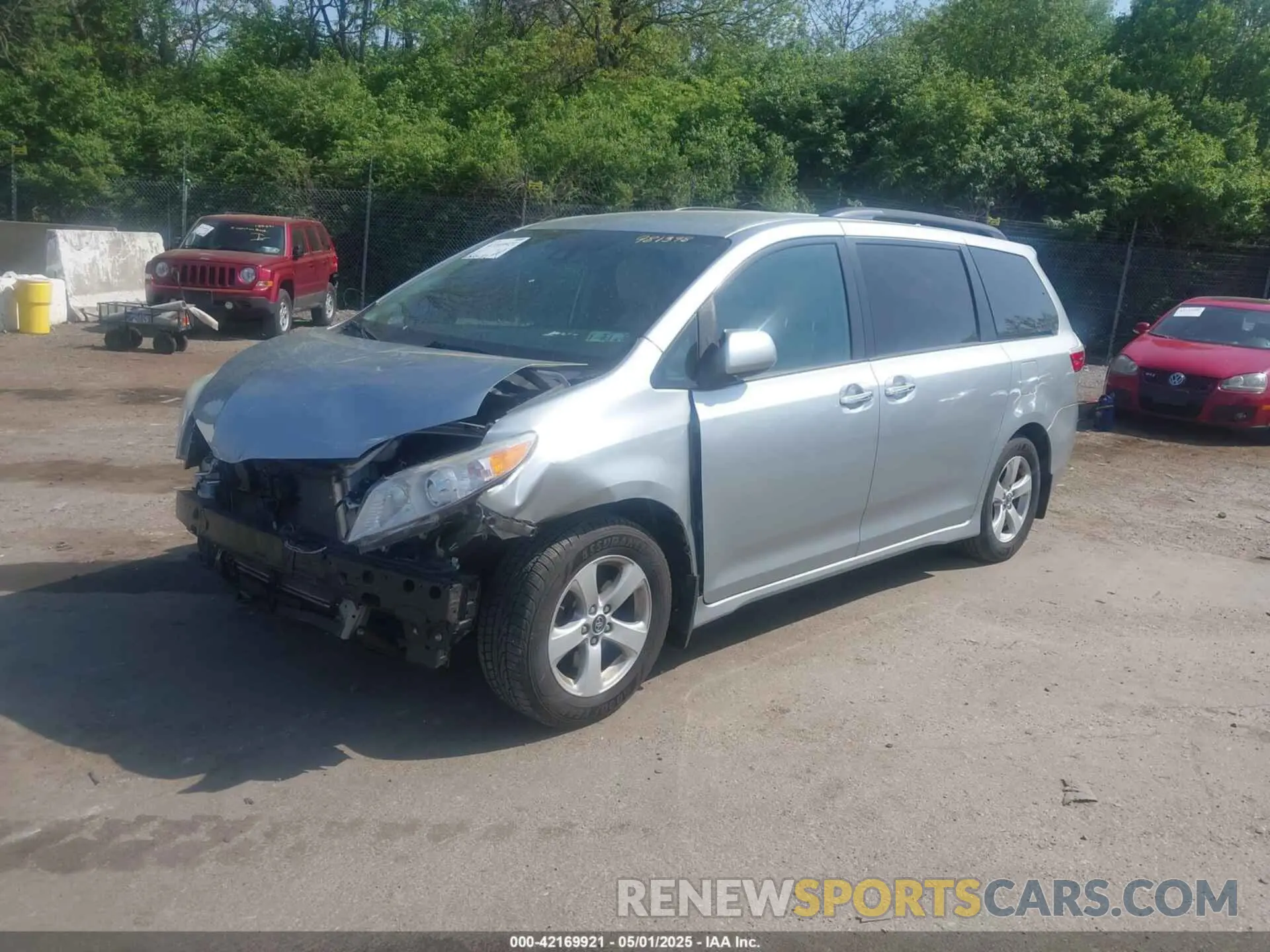 2 Photograph of a damaged car 5TDKZ3DC9KS981398 TOYOTA SIENNA 2019