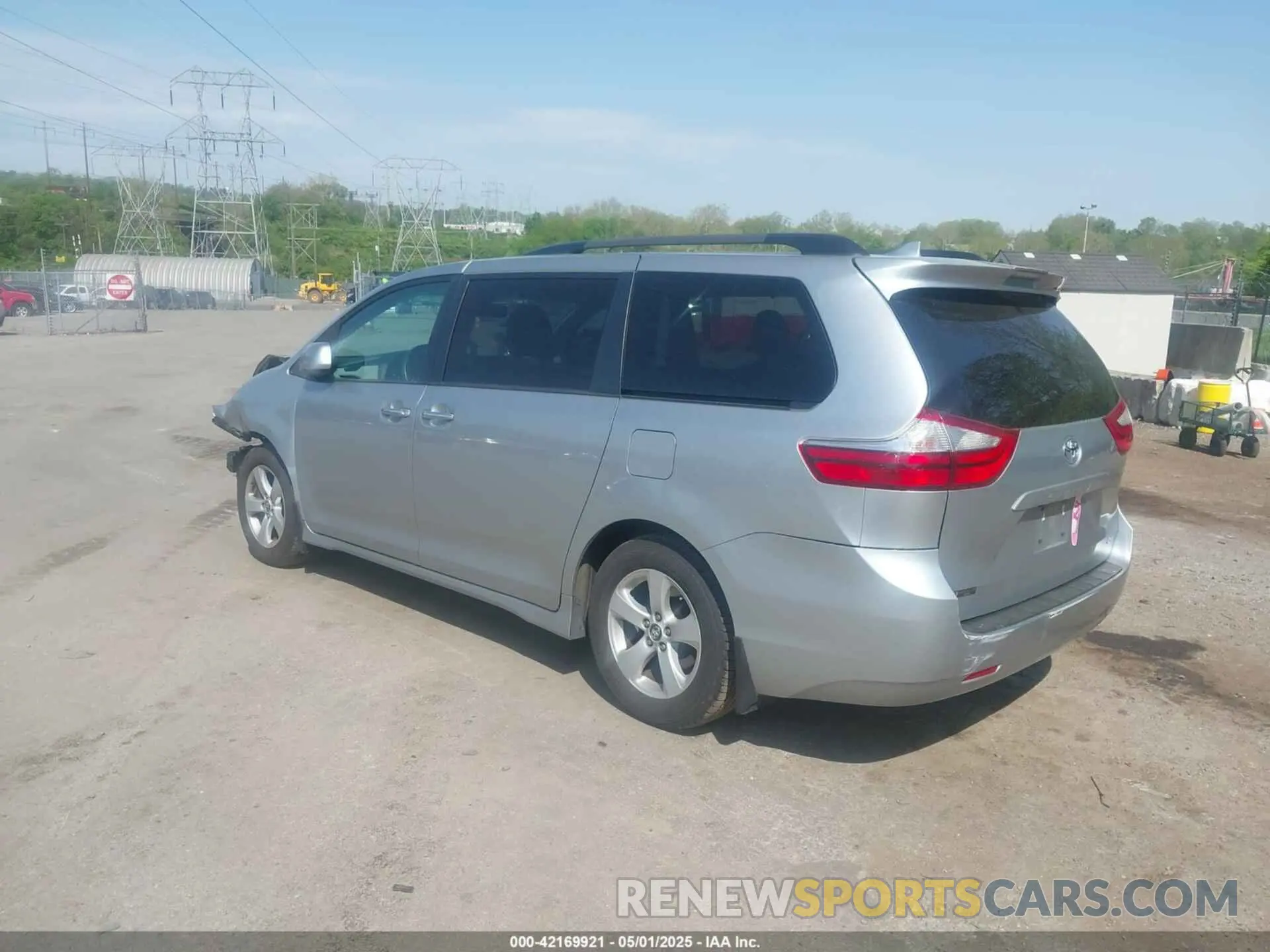 3 Photograph of a damaged car 5TDKZ3DC9KS981398 TOYOTA SIENNA 2019