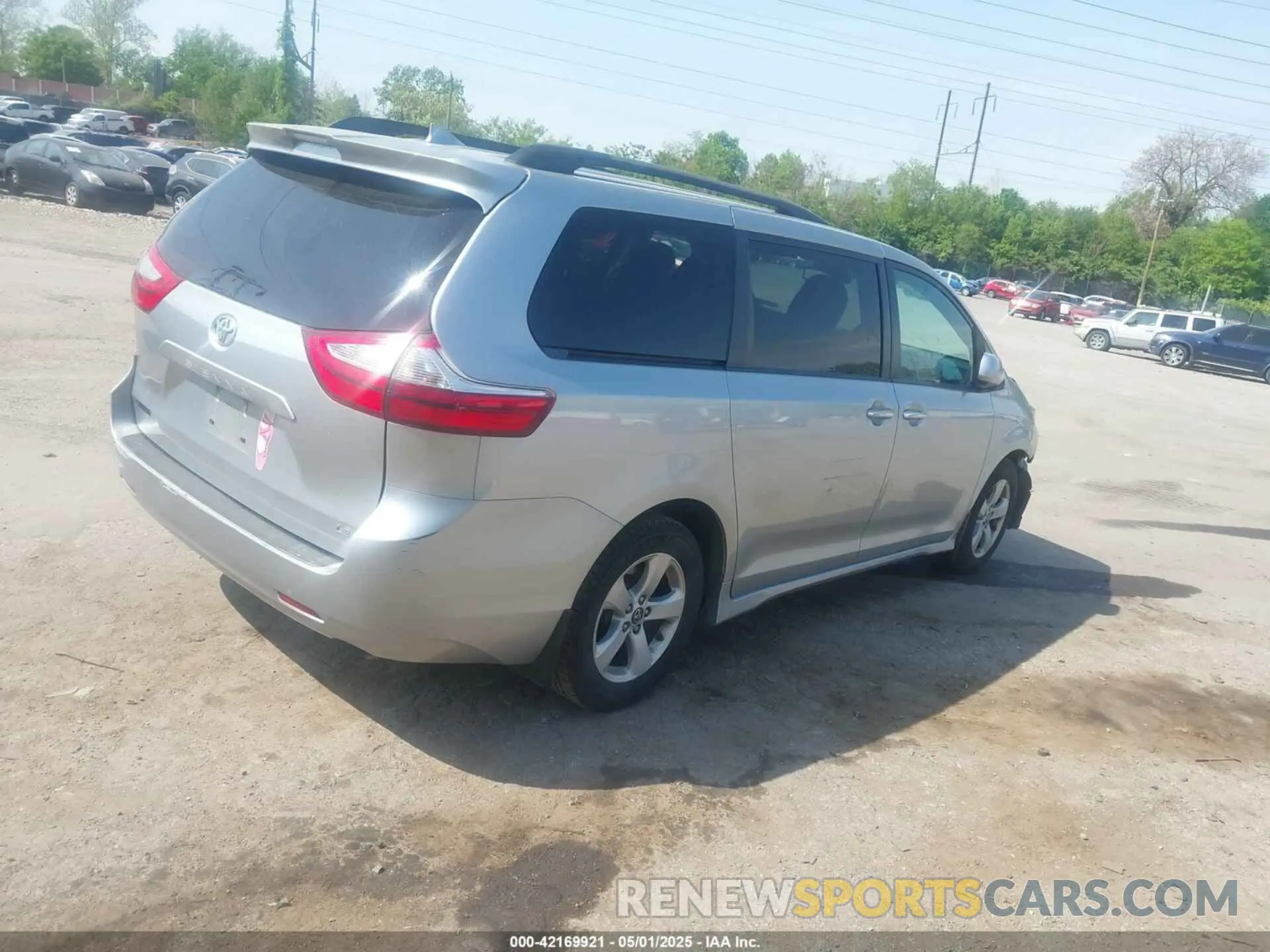 4 Photograph of a damaged car 5TDKZ3DC9KS981398 TOYOTA SIENNA 2019