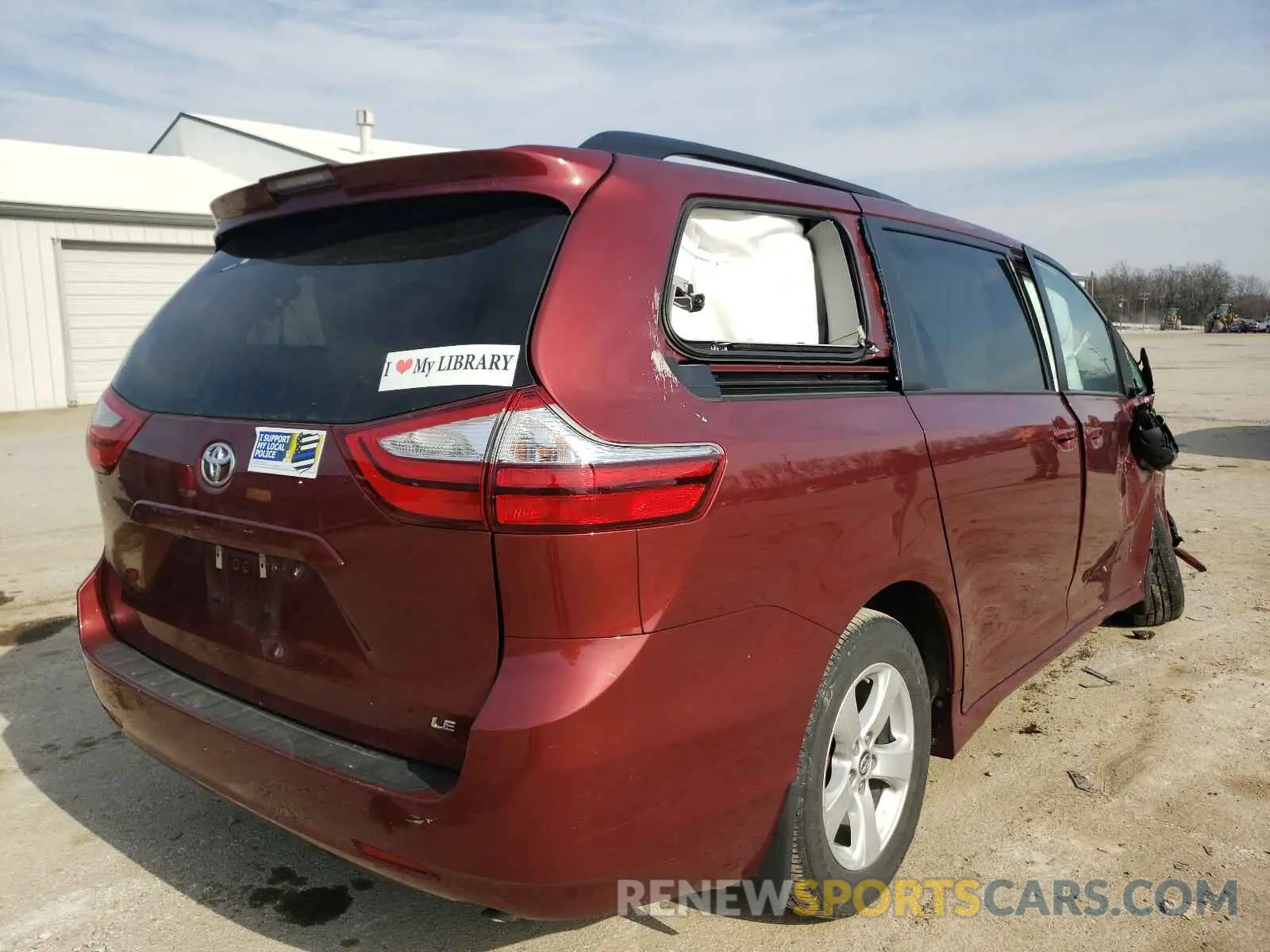 4 Photograph of a damaged car 5TDKZ3DC9KS994183 TOYOTA SIENNA 2019