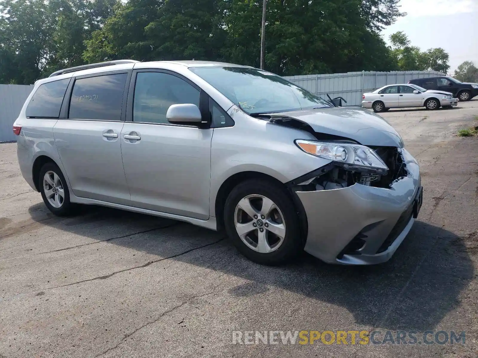 1 Photograph of a damaged car 5TDKZ3DCXKS011818 TOYOTA SIENNA 2019