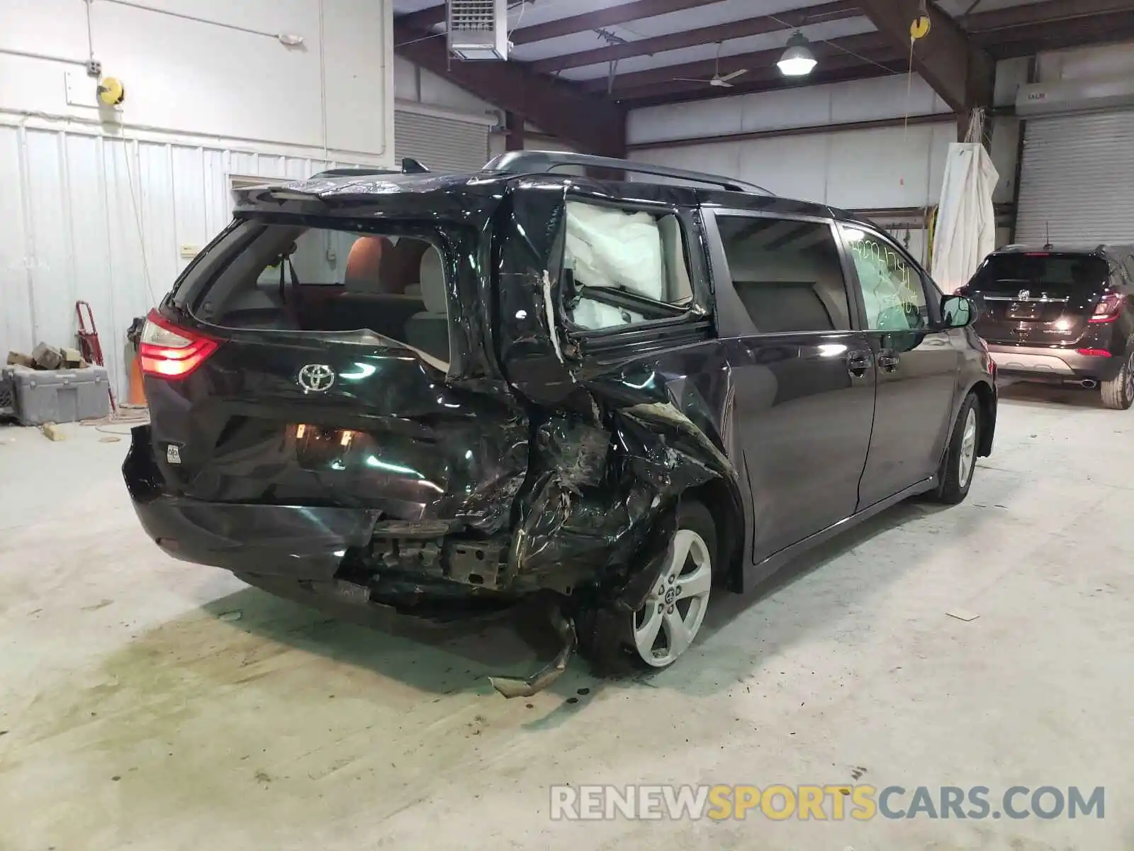 4 Photograph of a damaged car 5TDKZ3DCXKS019059 TOYOTA SIENNA 2019