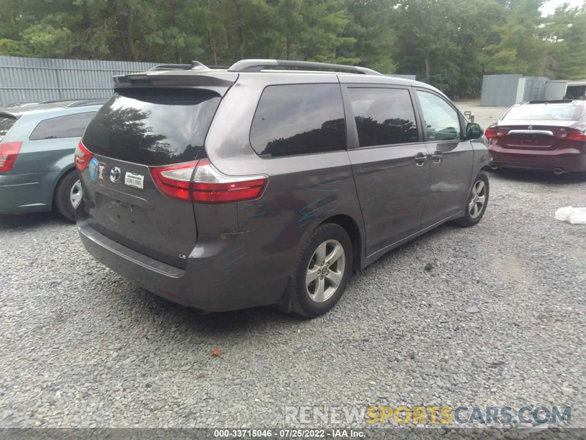 4 Photograph of a damaged car 5TDKZ3DCXKS968952 TOYOTA SIENNA 2019