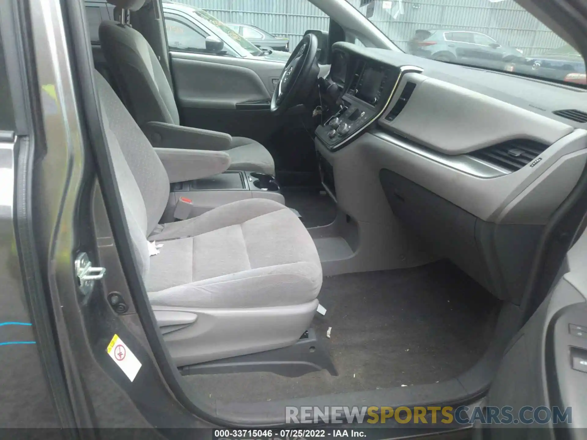 5 Photograph of a damaged car 5TDKZ3DCXKS968952 TOYOTA SIENNA 2019