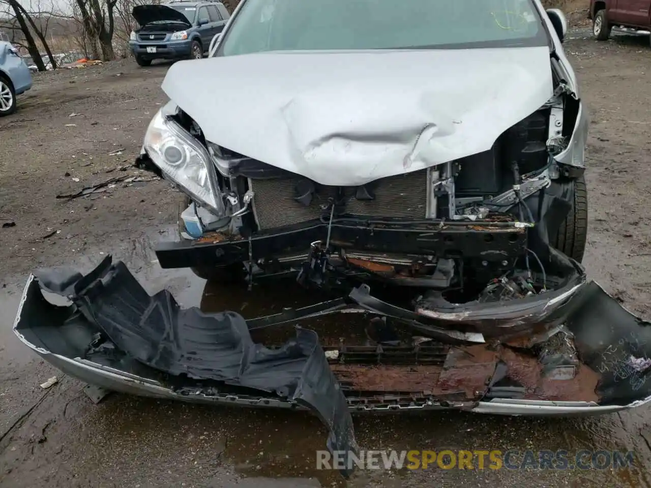 9 Photograph of a damaged car 5TDKZ3DCXKS981717 TOYOTA SIENNA 2019