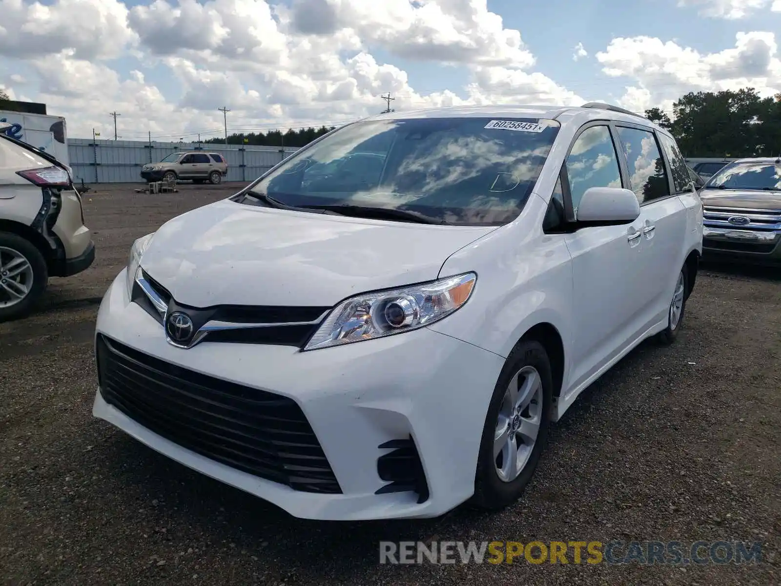 2 Photograph of a damaged car 5TDKZ3DCXKS999750 TOYOTA SIENNA 2019