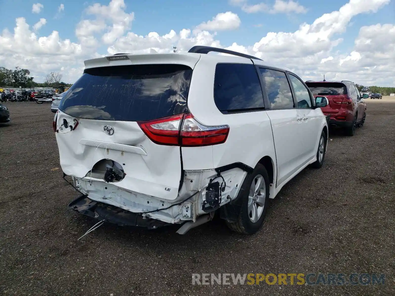 4 Photograph of a damaged car 5TDKZ3DCXKS999750 TOYOTA SIENNA 2019