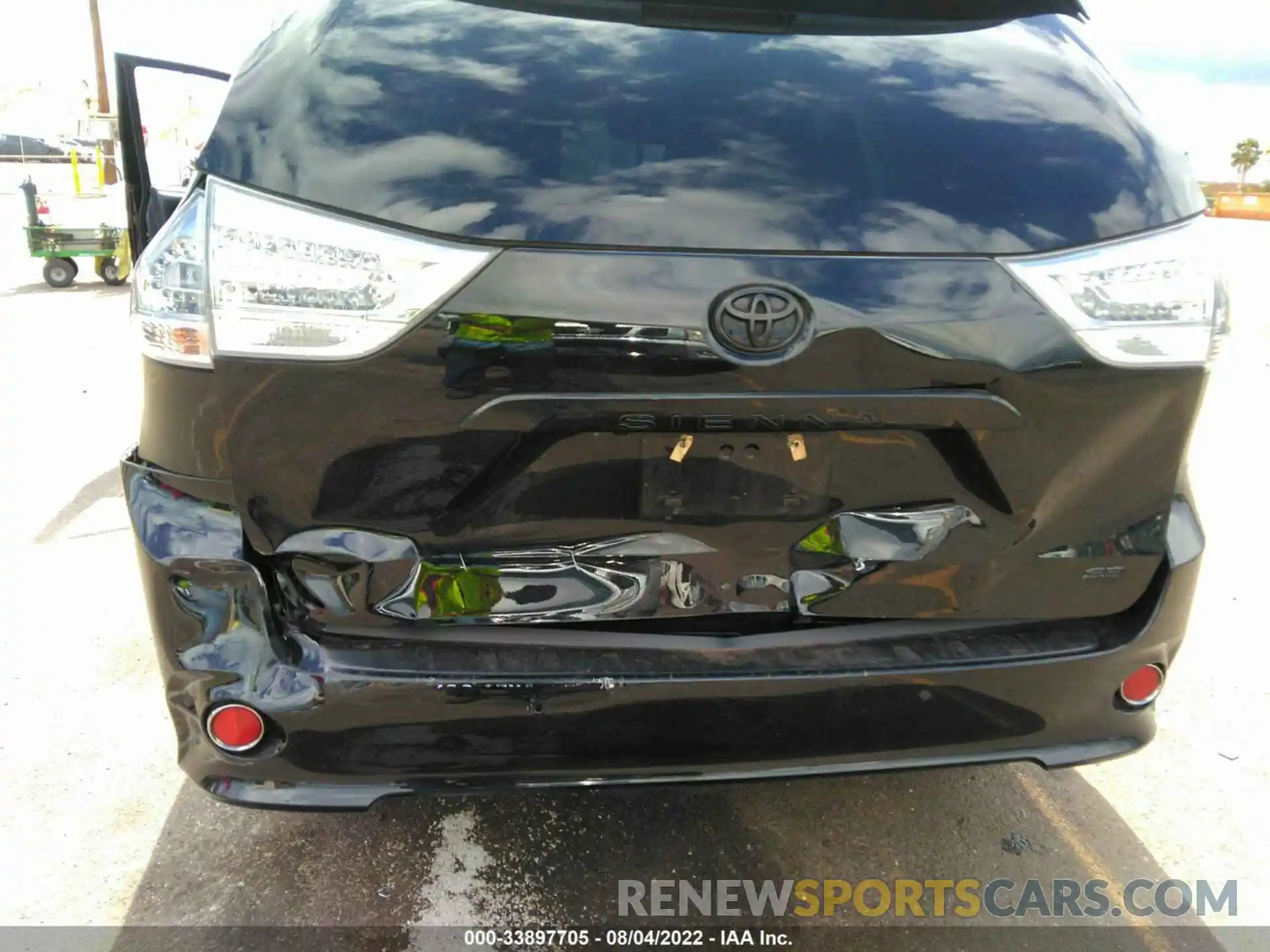 6 Photograph of a damaged car 5TDXZ3DC0KS011834 TOYOTA SIENNA 2019