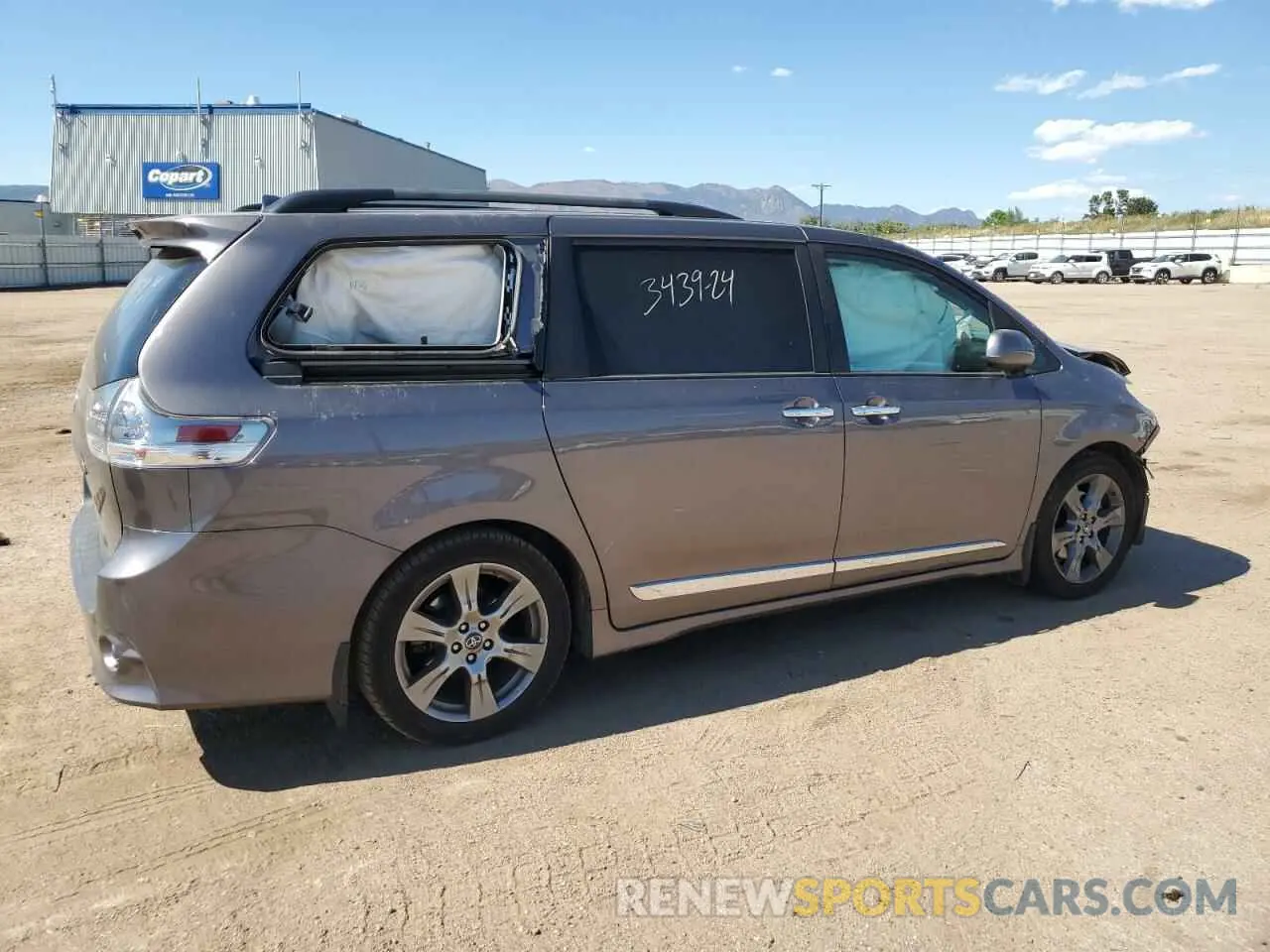 3 Photograph of a damaged car 5TDXZ3DC1KS002415 TOYOTA SIENNA 2019