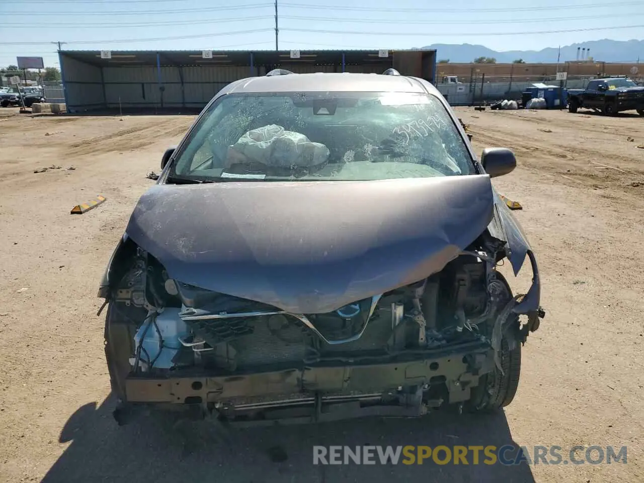 5 Photograph of a damaged car 5TDXZ3DC1KS002415 TOYOTA SIENNA 2019