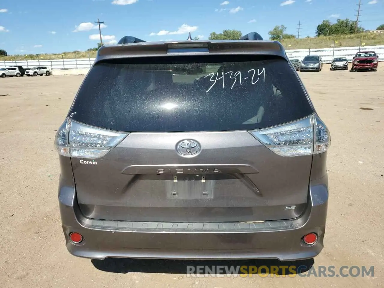6 Photograph of a damaged car 5TDXZ3DC1KS002415 TOYOTA SIENNA 2019