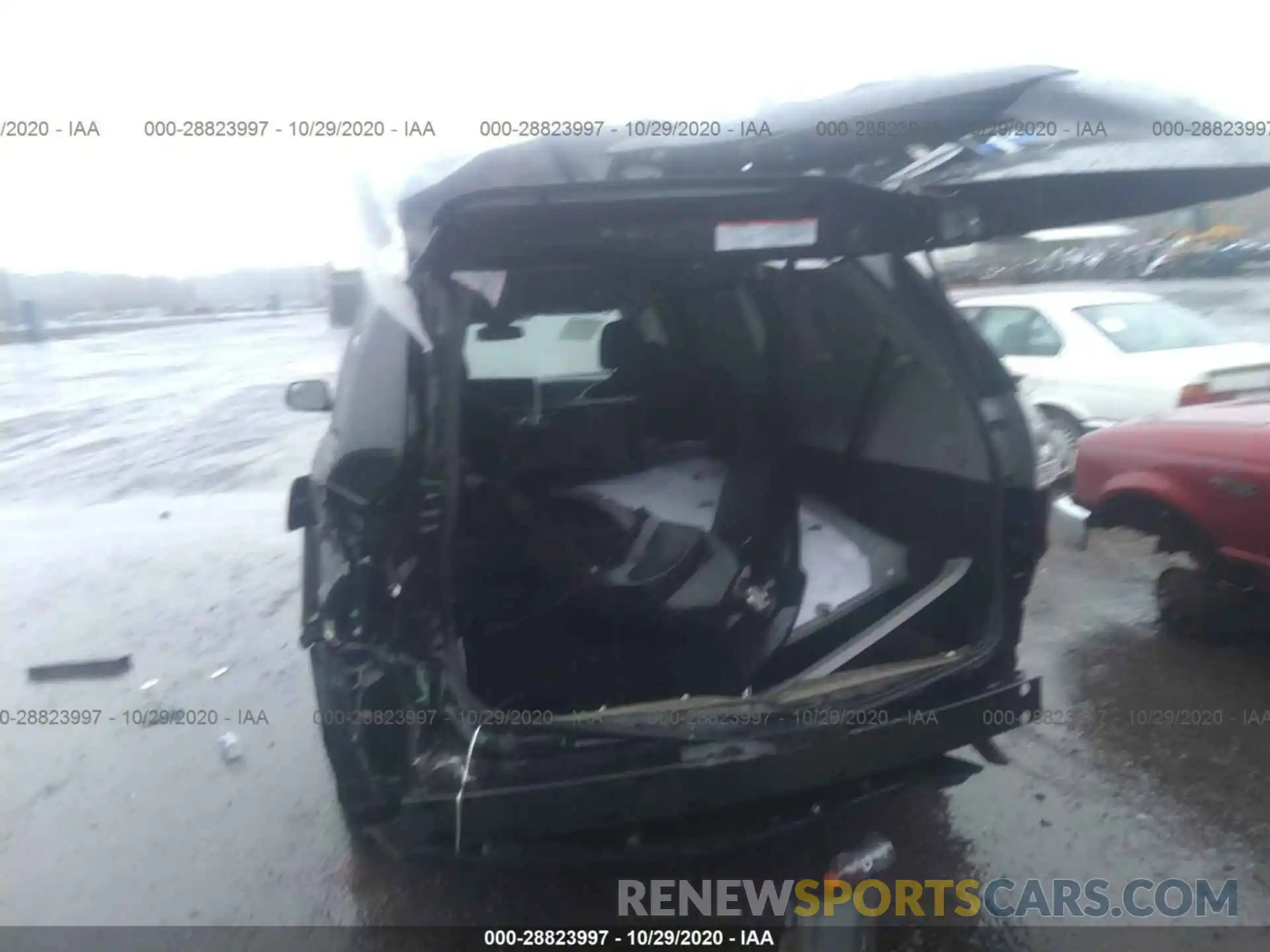 6 Photograph of a damaged car 5TDXZ3DC1KS010143 TOYOTA SIENNA 2019