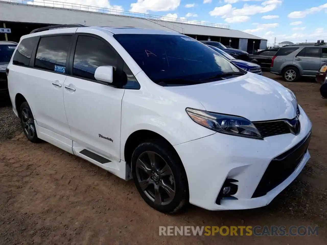 1 Photograph of a damaged car 5TDXZ3DC2KS993639 TOYOTA SIENNA 2019