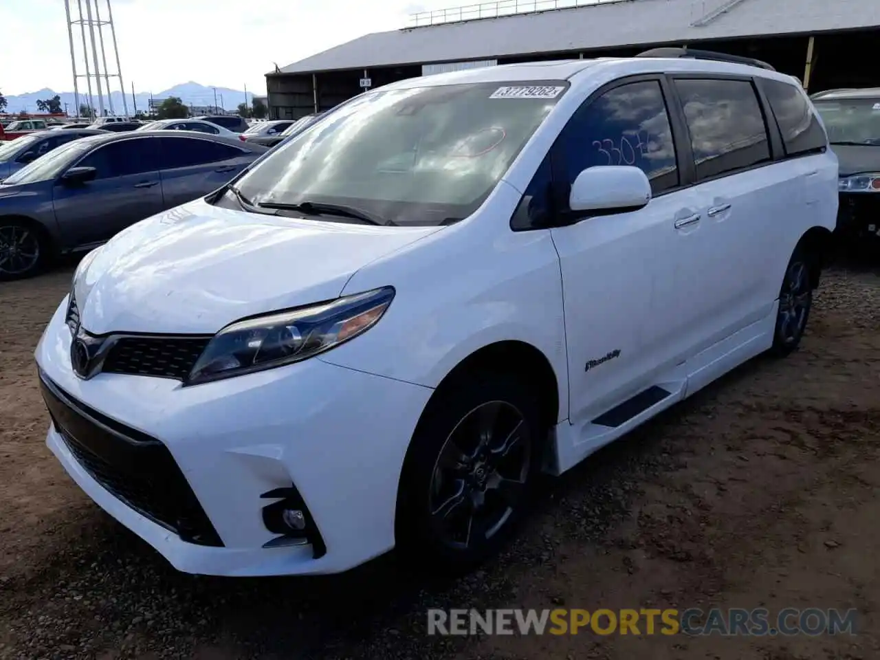 2 Photograph of a damaged car 5TDXZ3DC2KS993639 TOYOTA SIENNA 2019