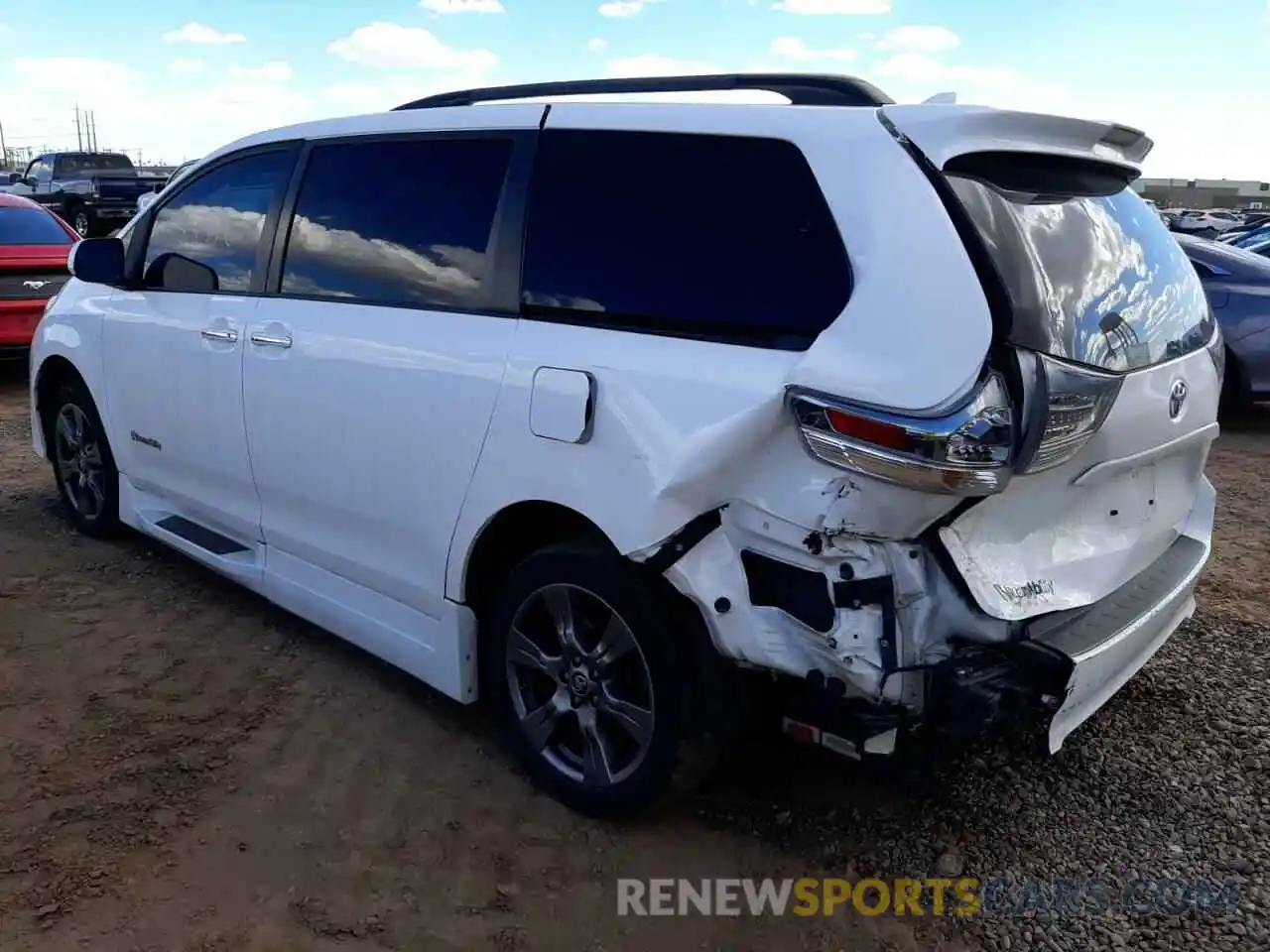 3 Photograph of a damaged car 5TDXZ3DC2KS993639 TOYOTA SIENNA 2019